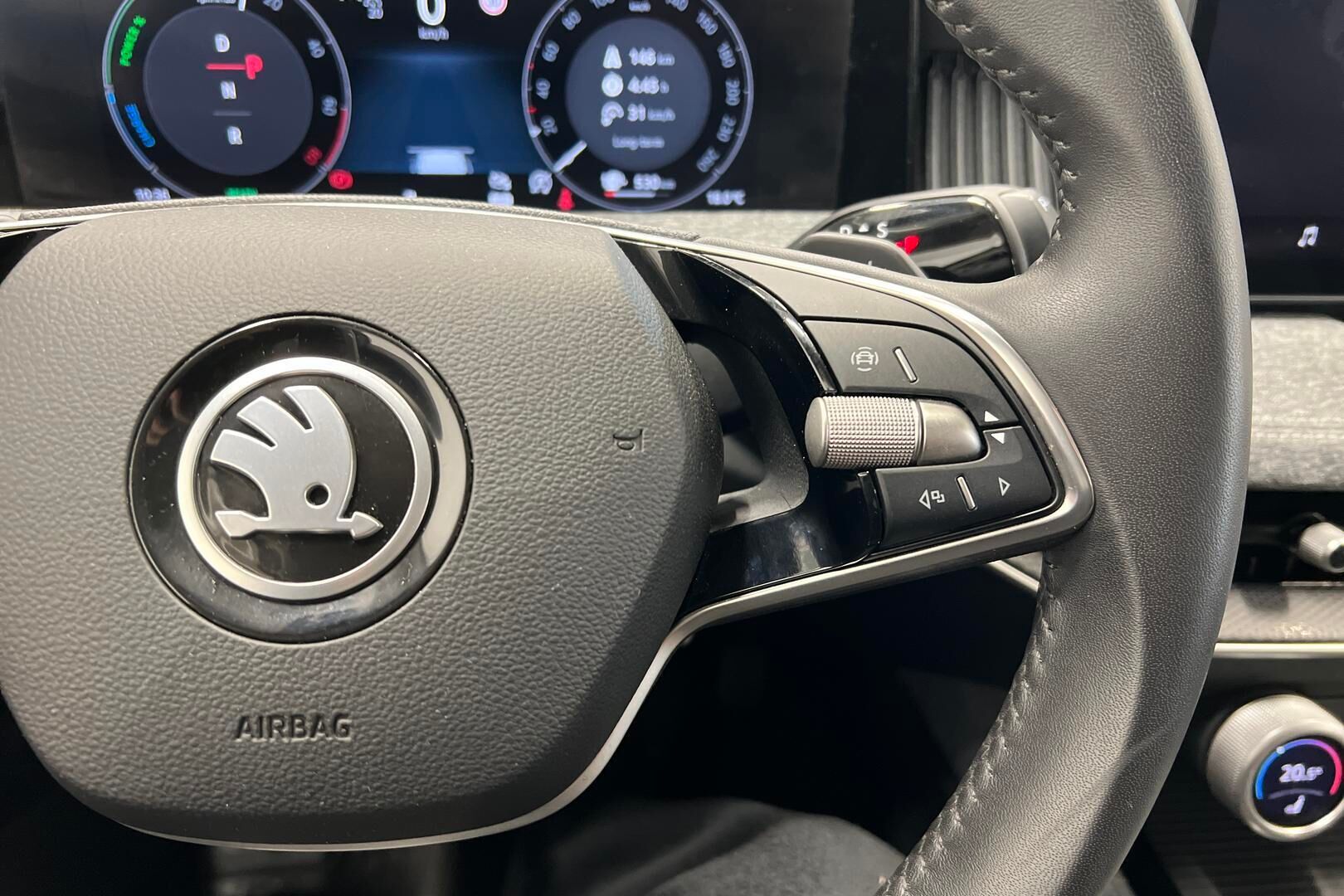 Skoda Superb iso kuva 35