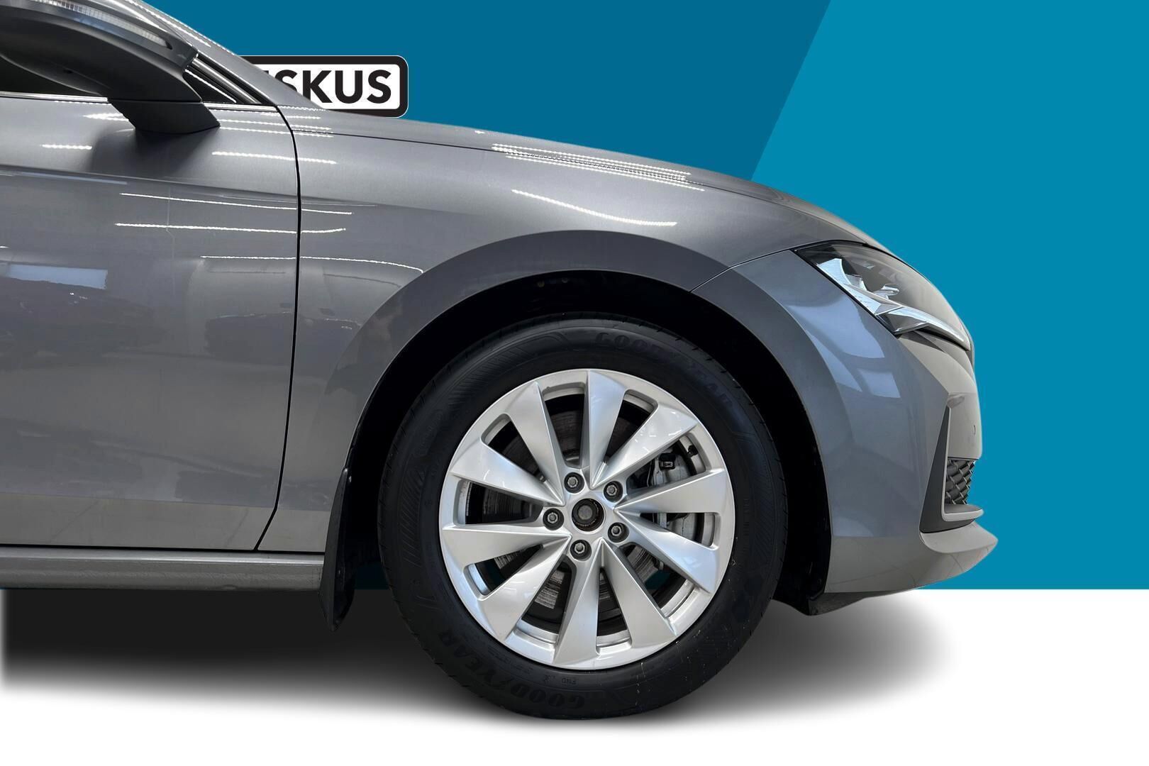 Skoda Superb iso kuva 16
