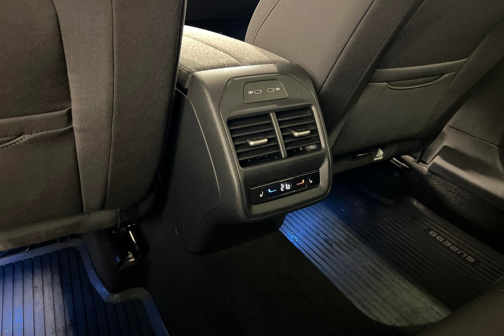Skoda Superb iso kuva 30