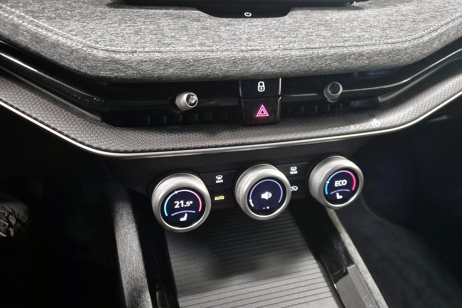 Skoda Superb iso kuva 14