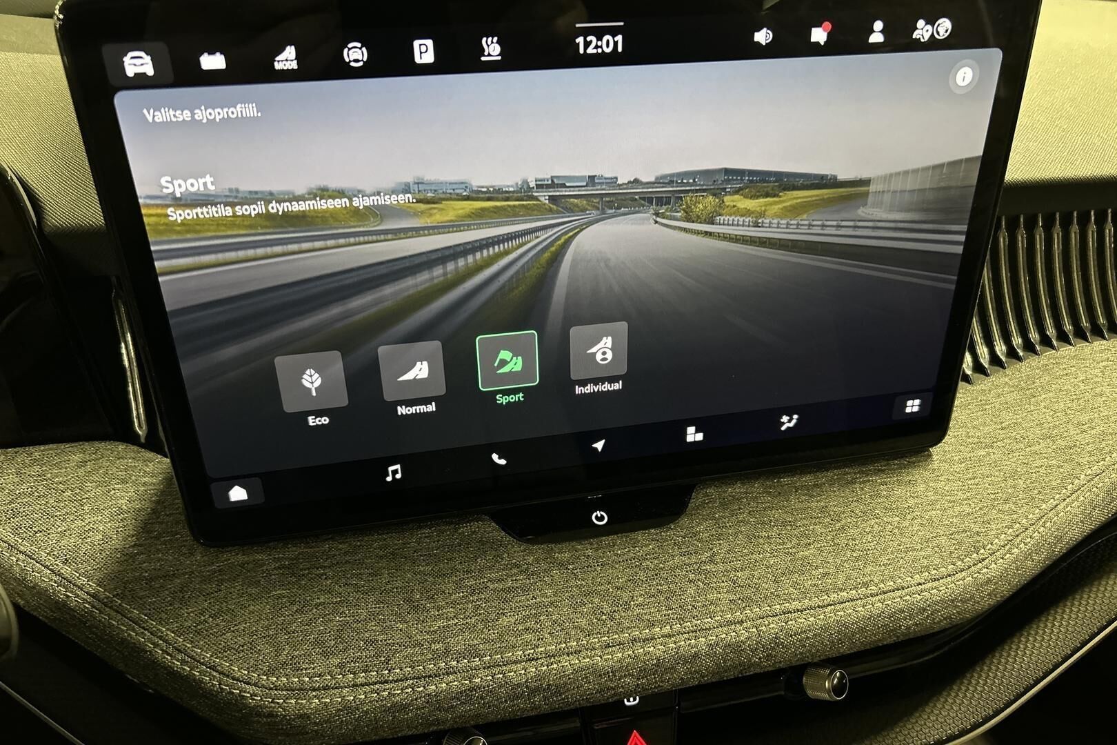 Skoda Superb iso kuva 18
