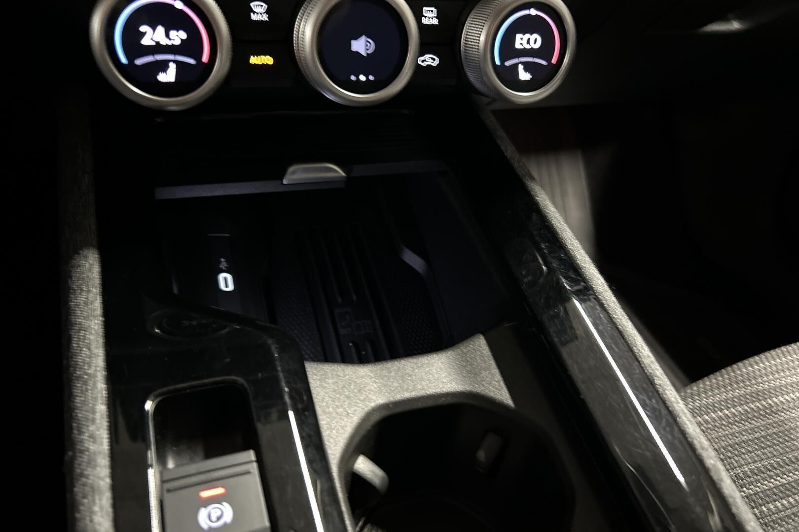 Skoda Superb iso kuva 23