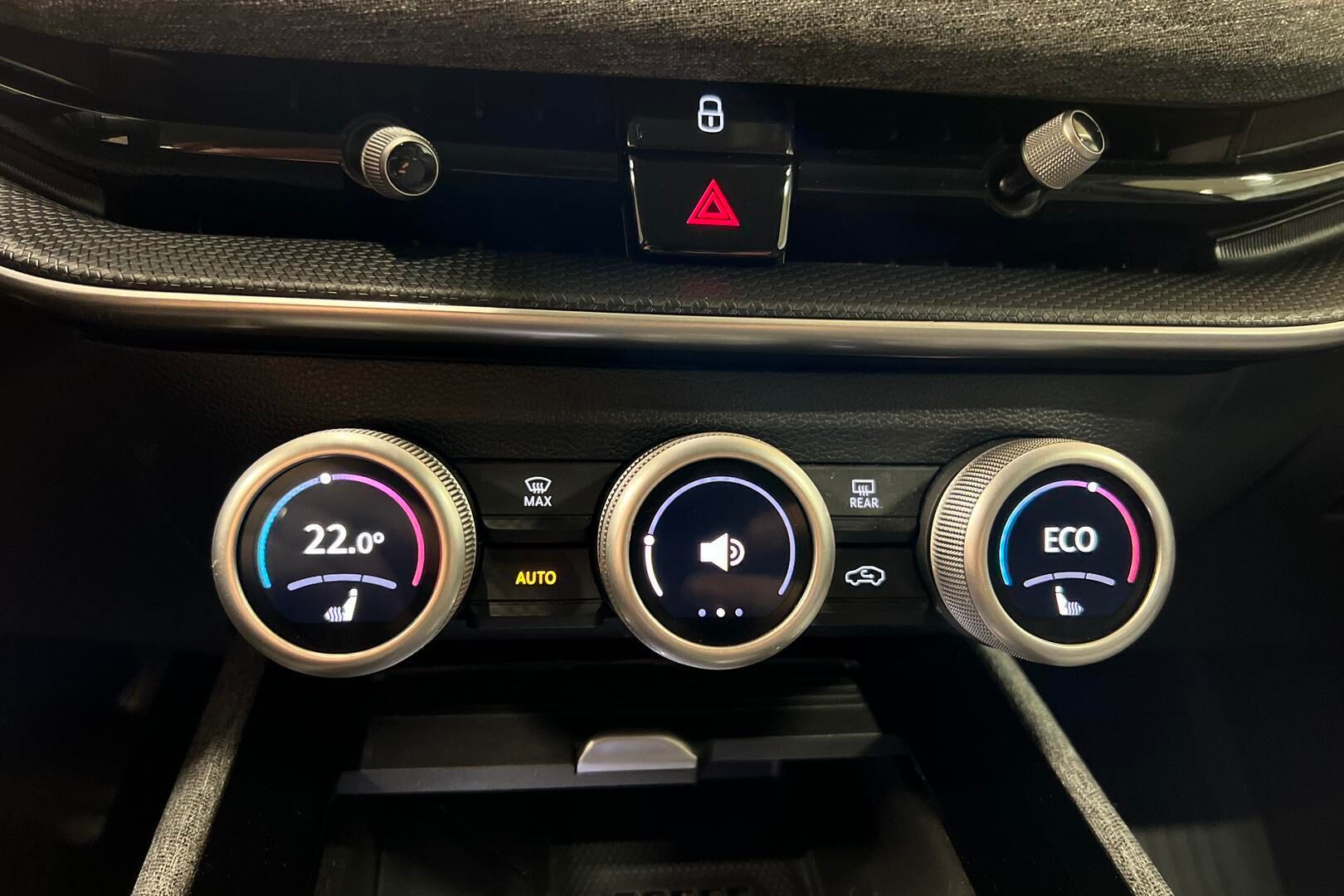 Skoda Superb iso kuva 14