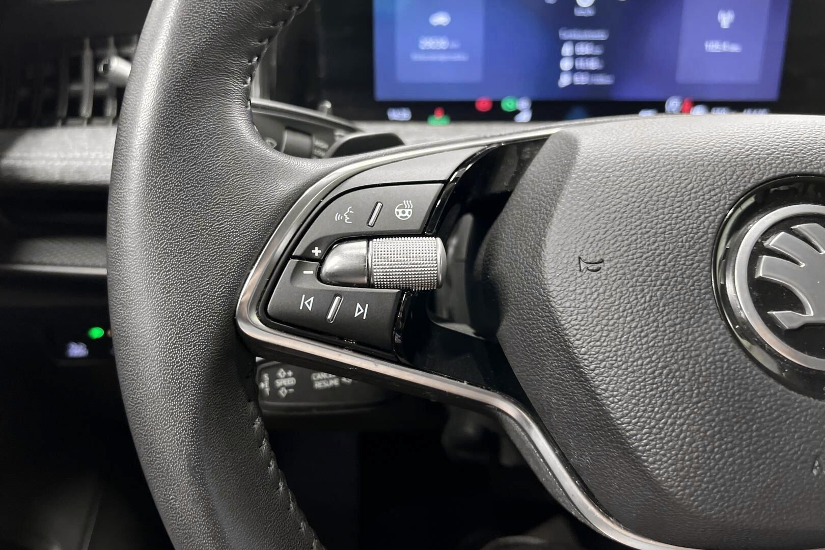Skoda Superb iso kuva 15