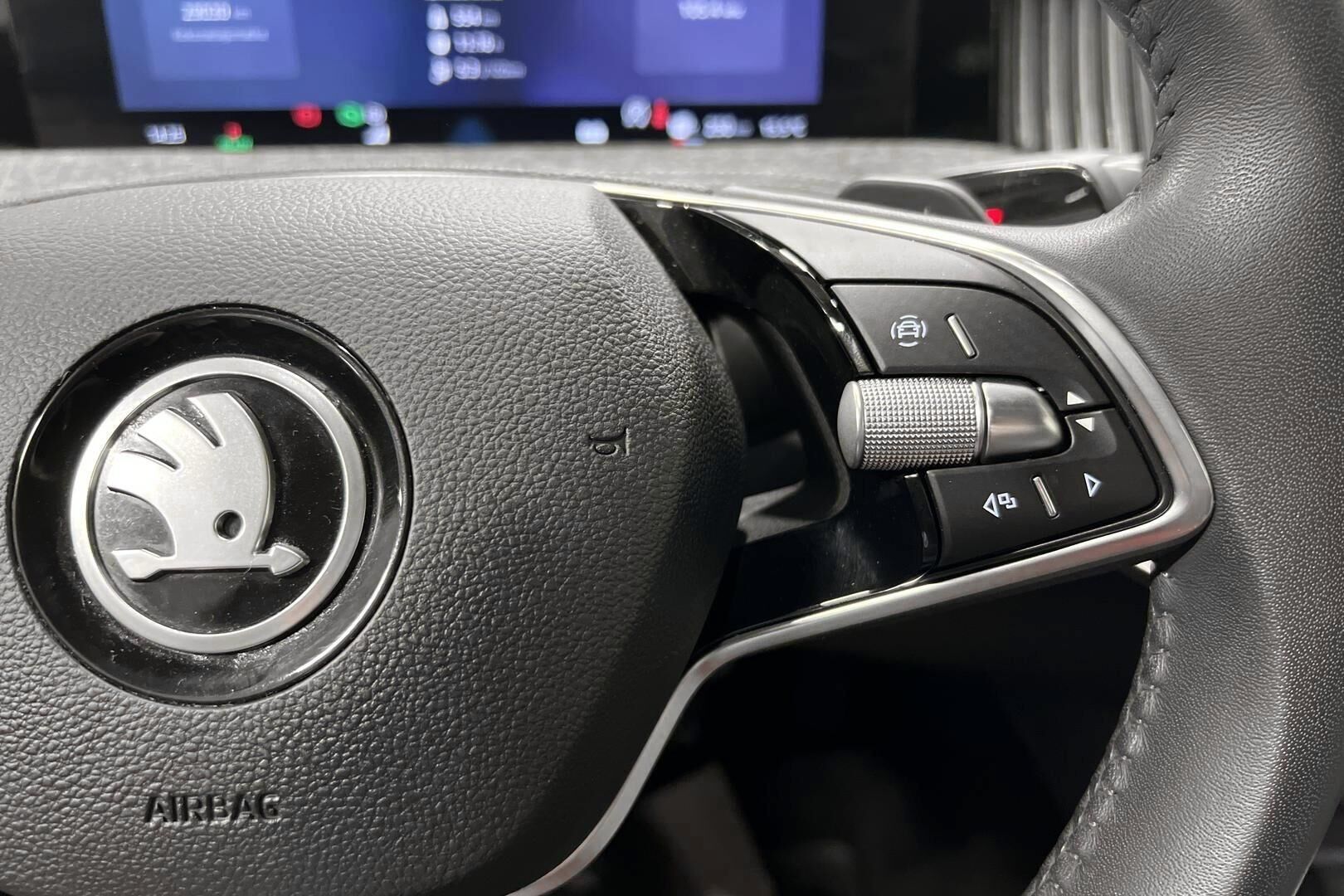 Skoda Superb iso kuva 16