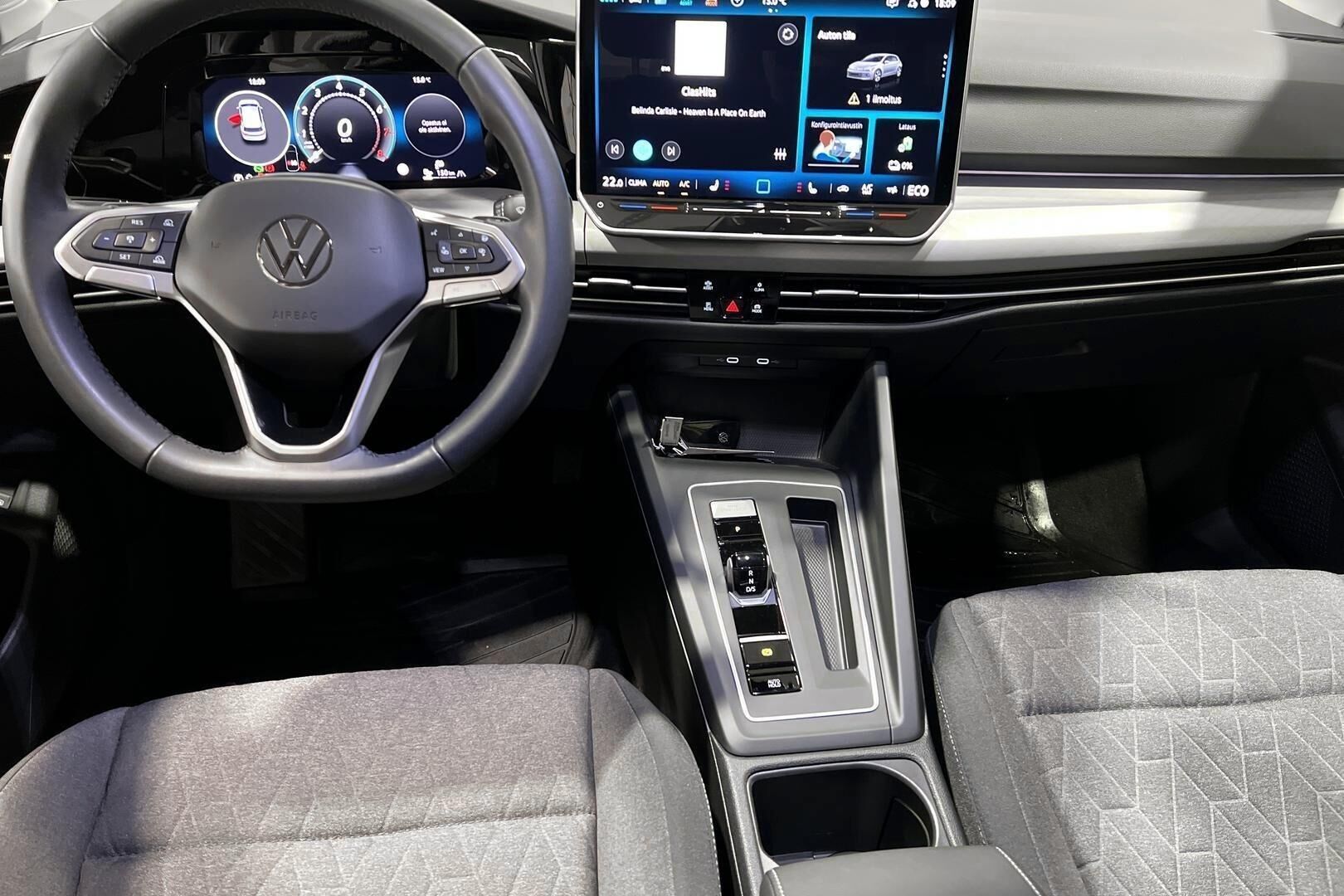 Volkswagen Golf iso kuva 11