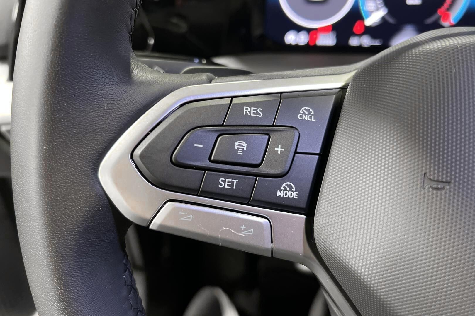 Volkswagen Golf iso kuva 14