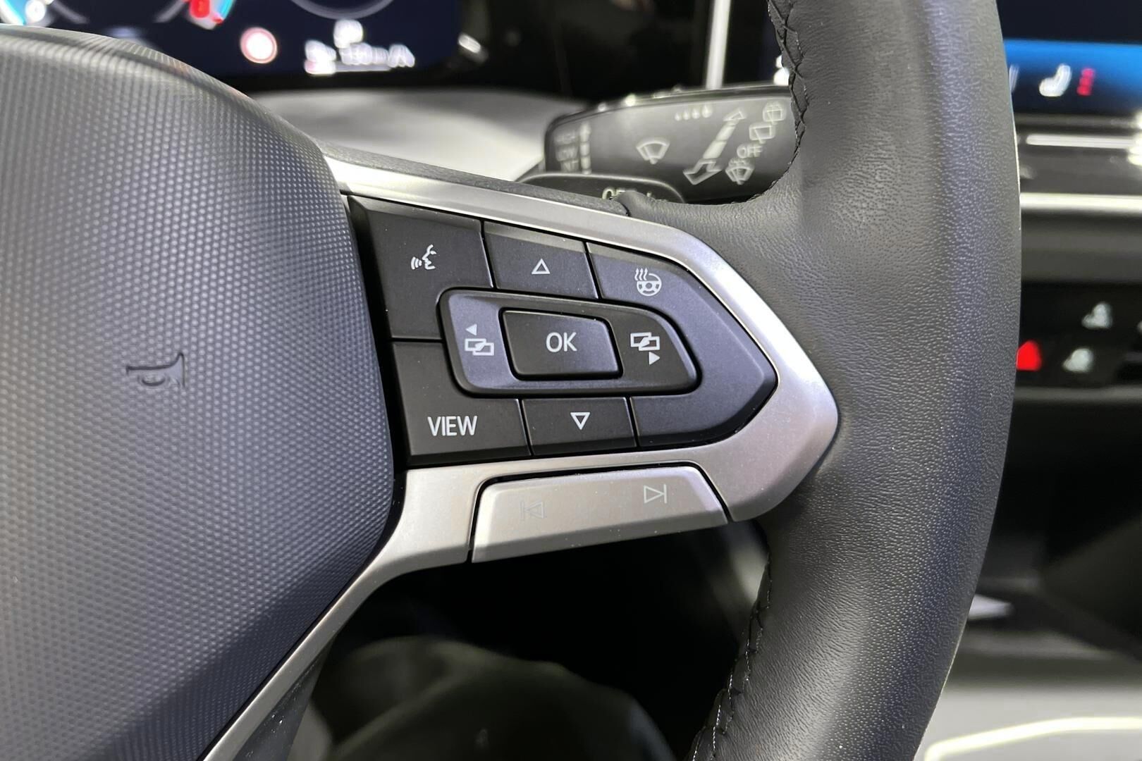 Volkswagen Golf iso kuva 15