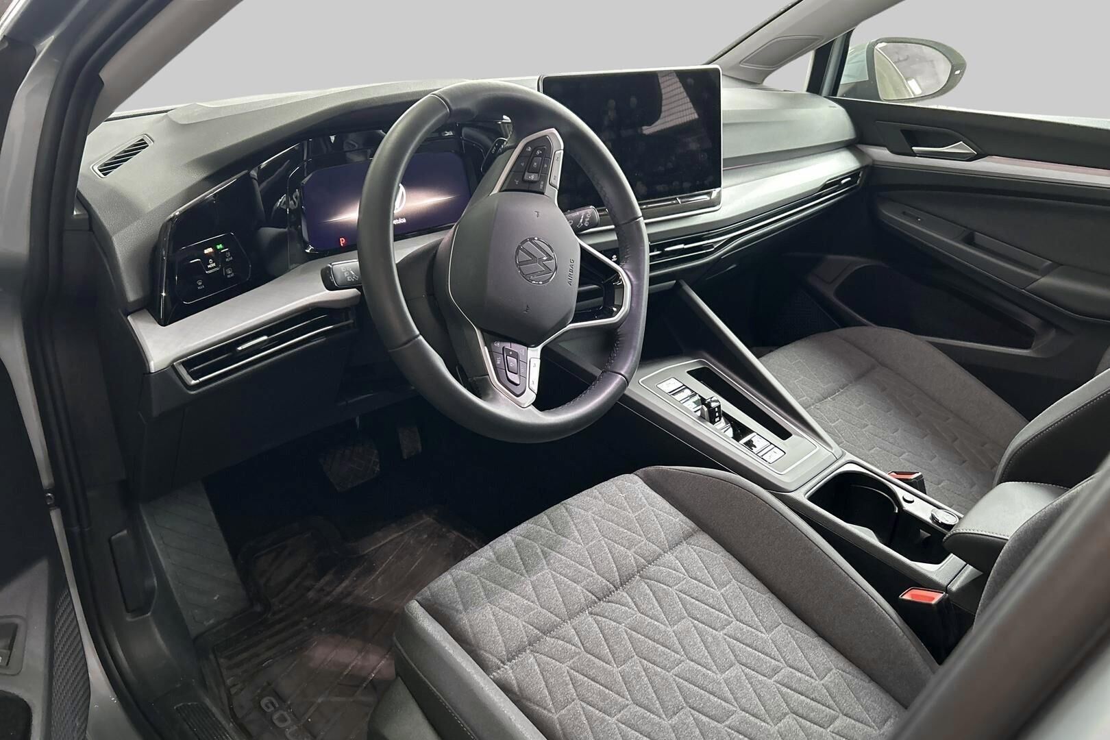 Volkswagen Golf iso kuva 1