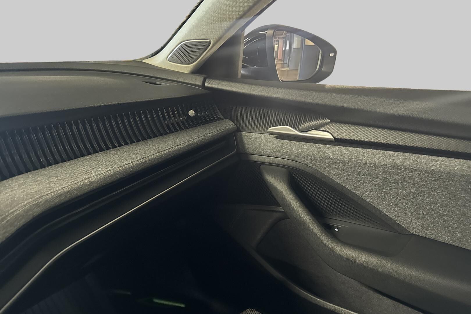 Skoda Superb iso kuva 34