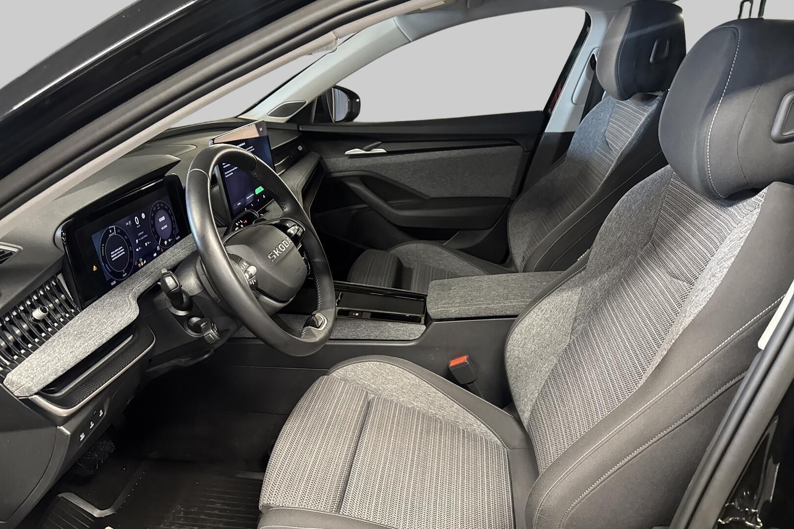 Skoda Superb iso kuva 8