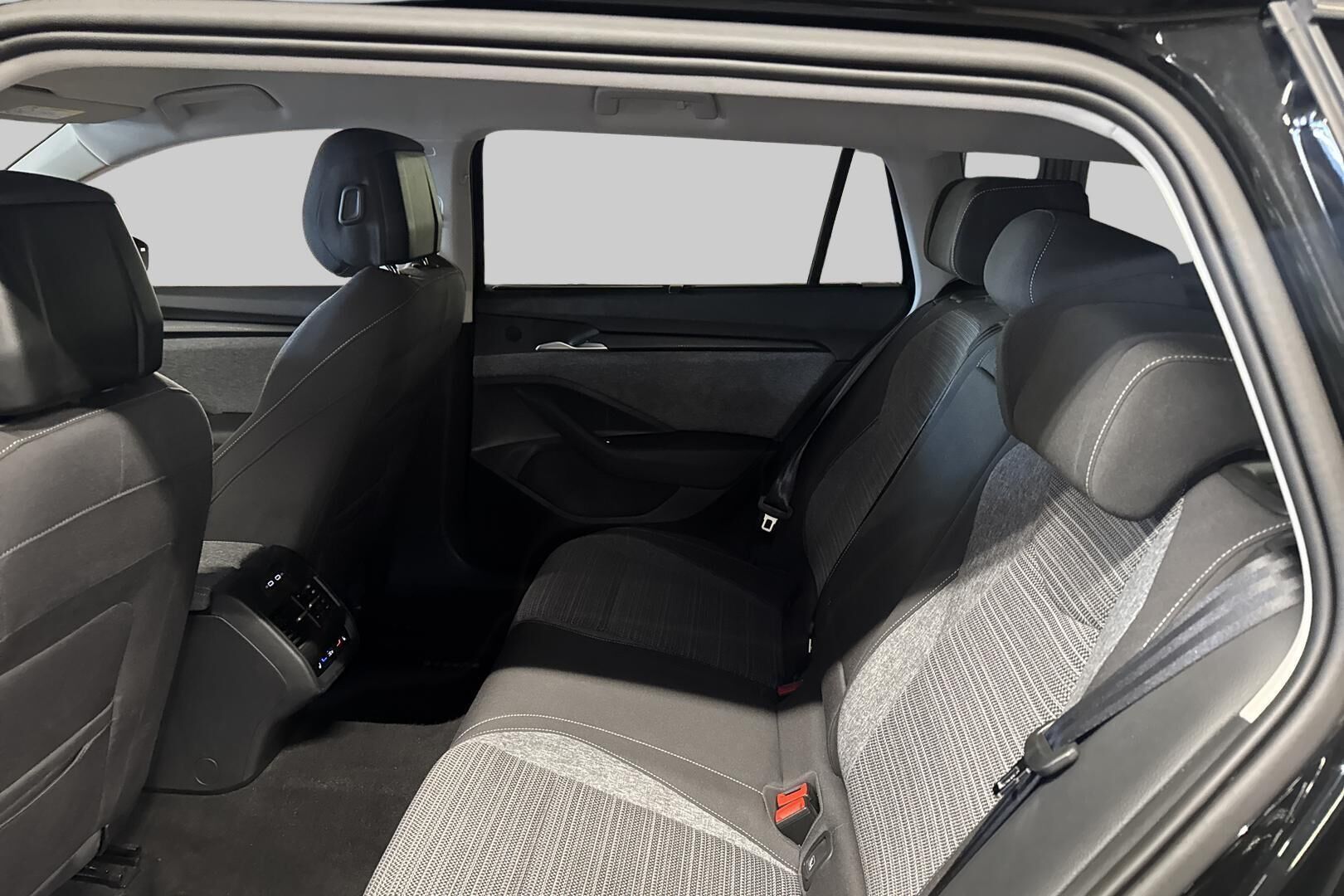 Skoda Superb iso kuva 9