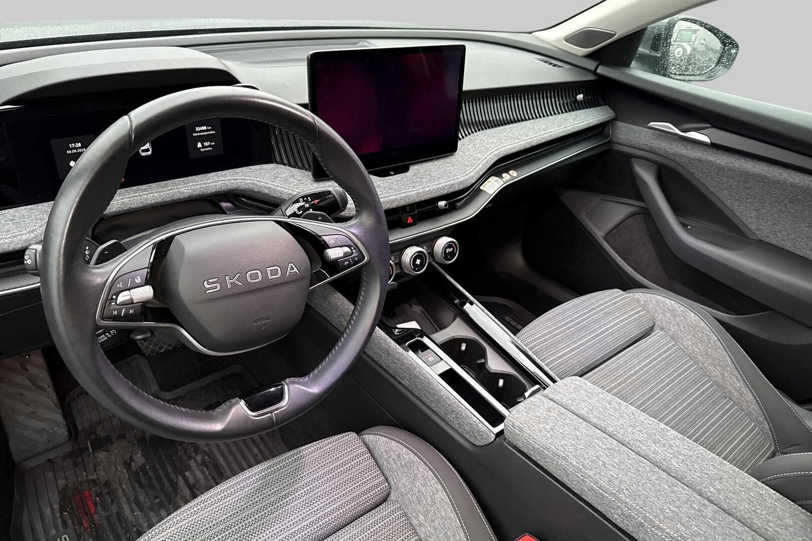 Skoda Superb iso kuva 2