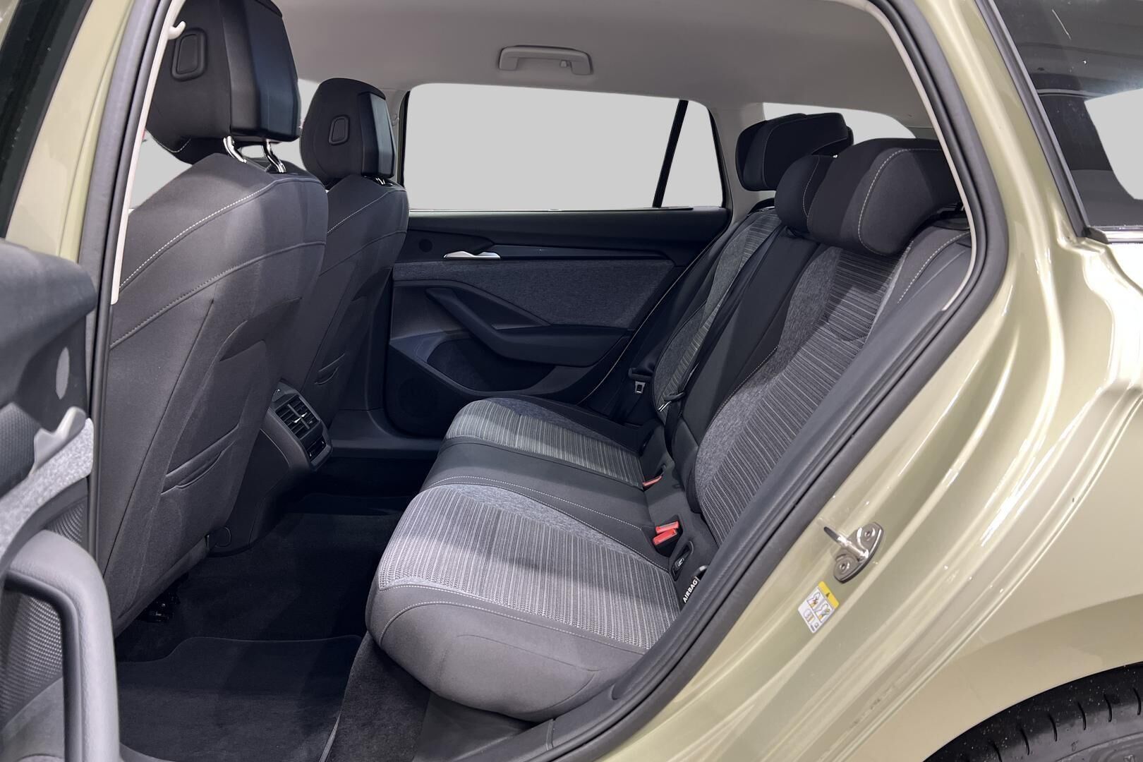 Skoda Superb iso kuva 10
