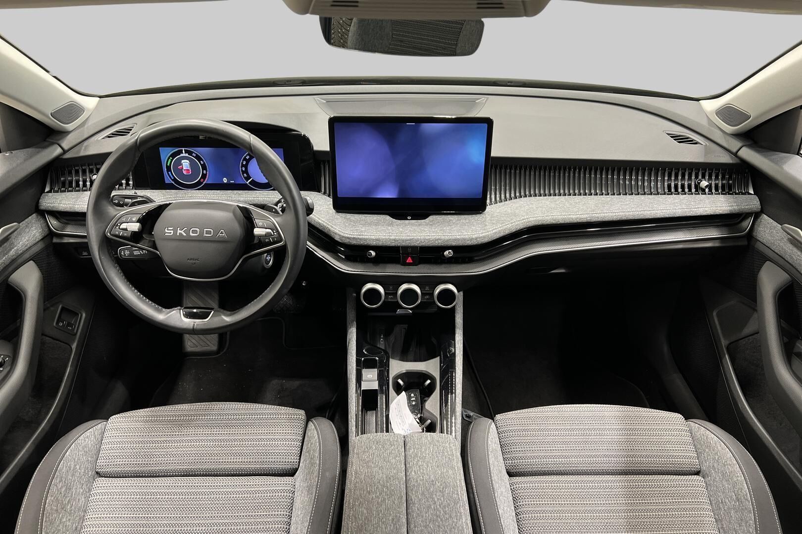 Skoda Superb iso kuva 11