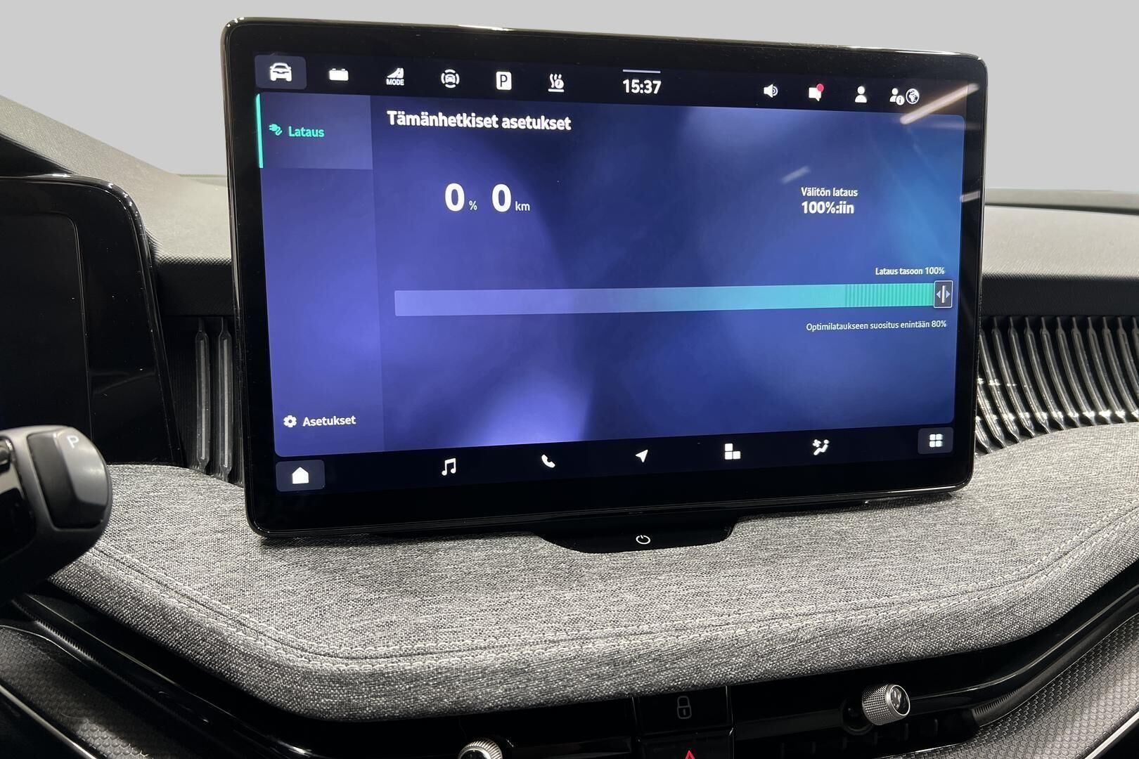 Skoda Superb iso kuva 41