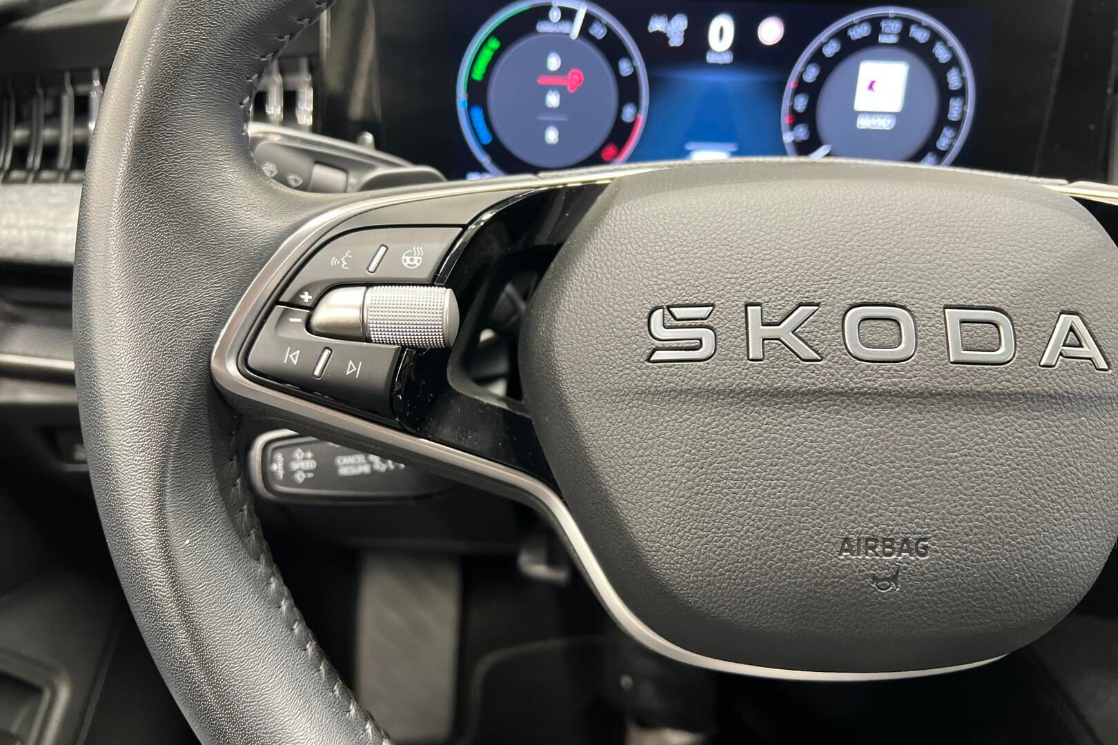 Skoda Superb iso kuva 47