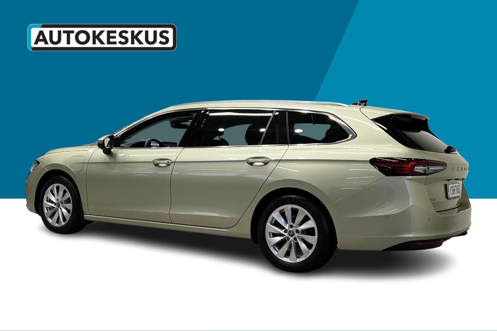 Skoda Superb iso kuva 7