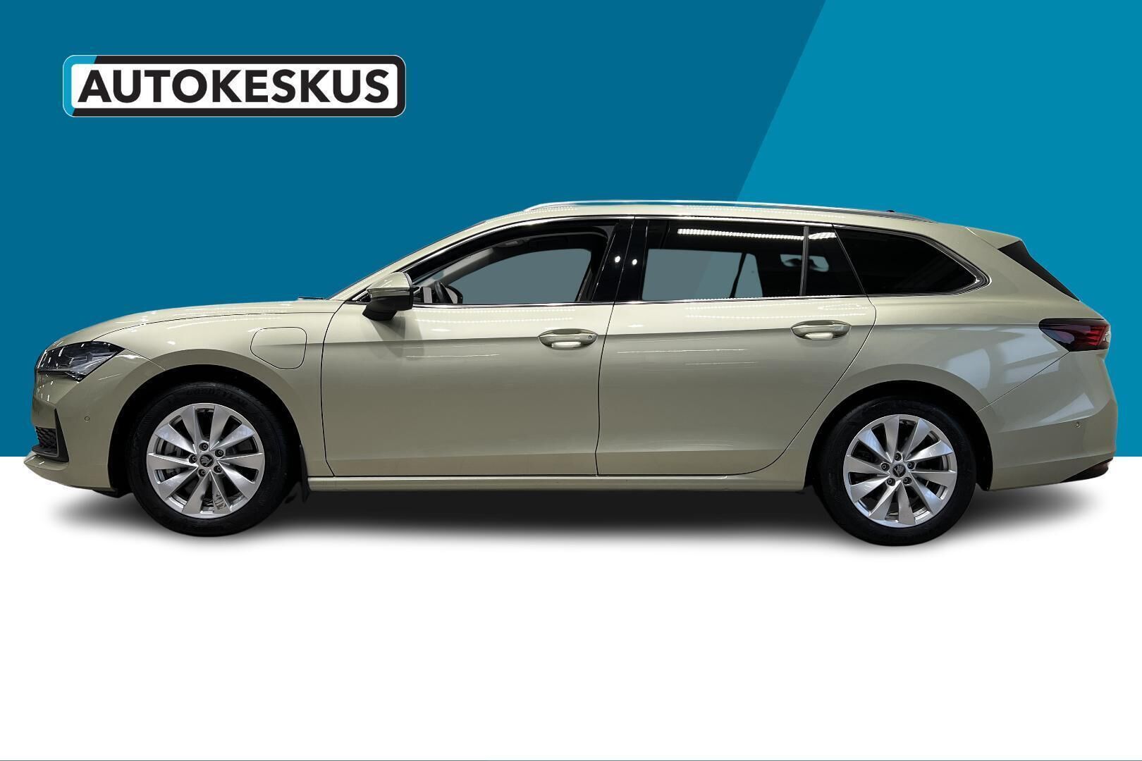 Skoda Superb iso kuva 8