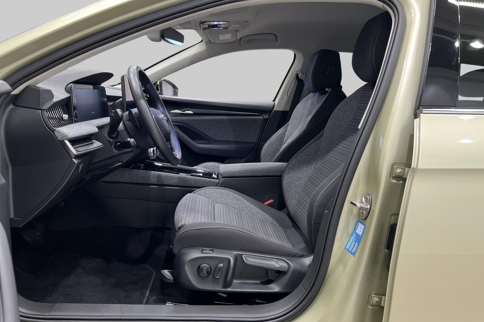 Skoda Superb iso kuva 9