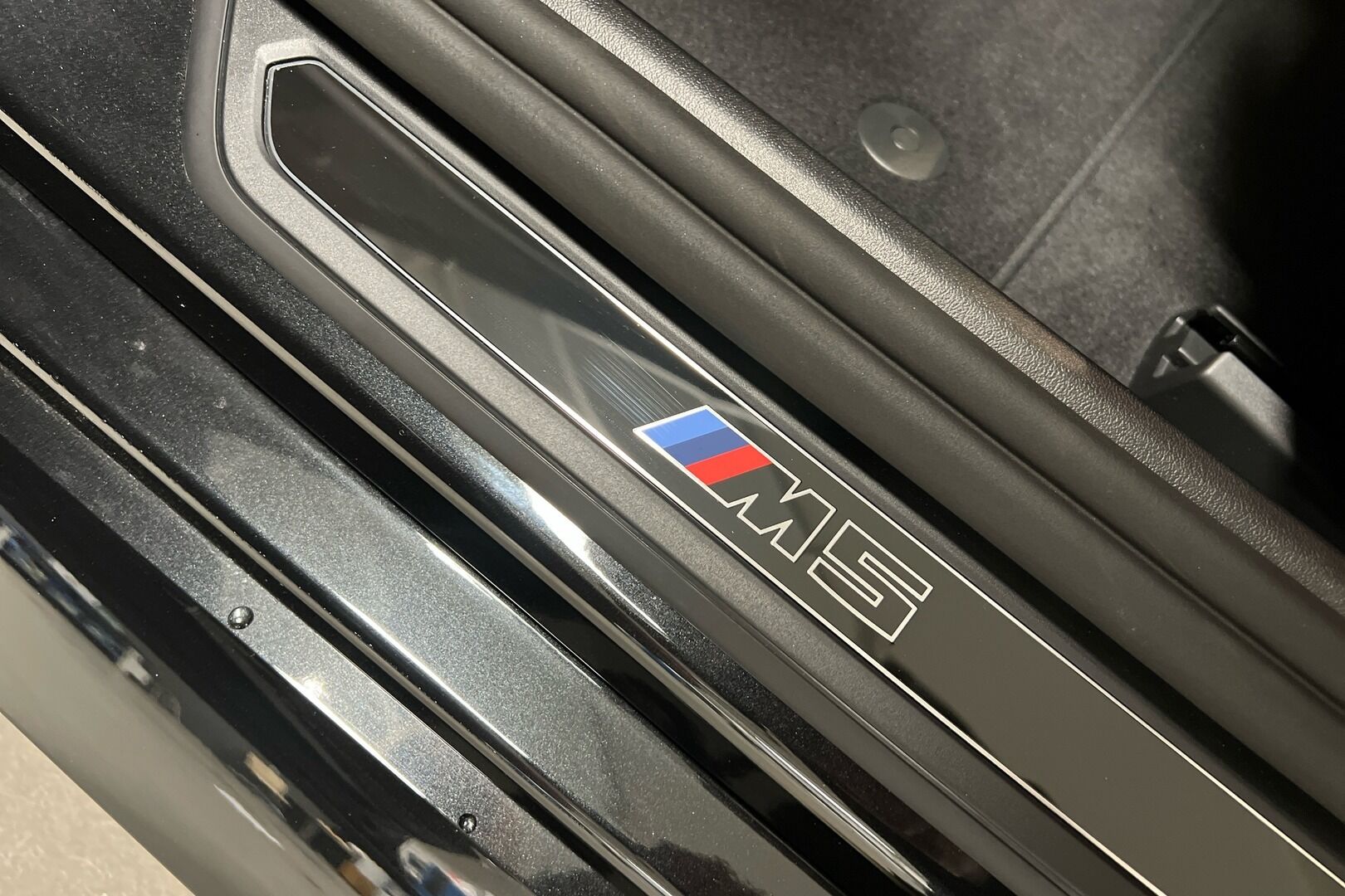 BMW M5 iso kuva 11