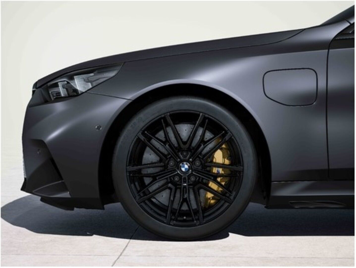 BMW M5 iso kuva 22