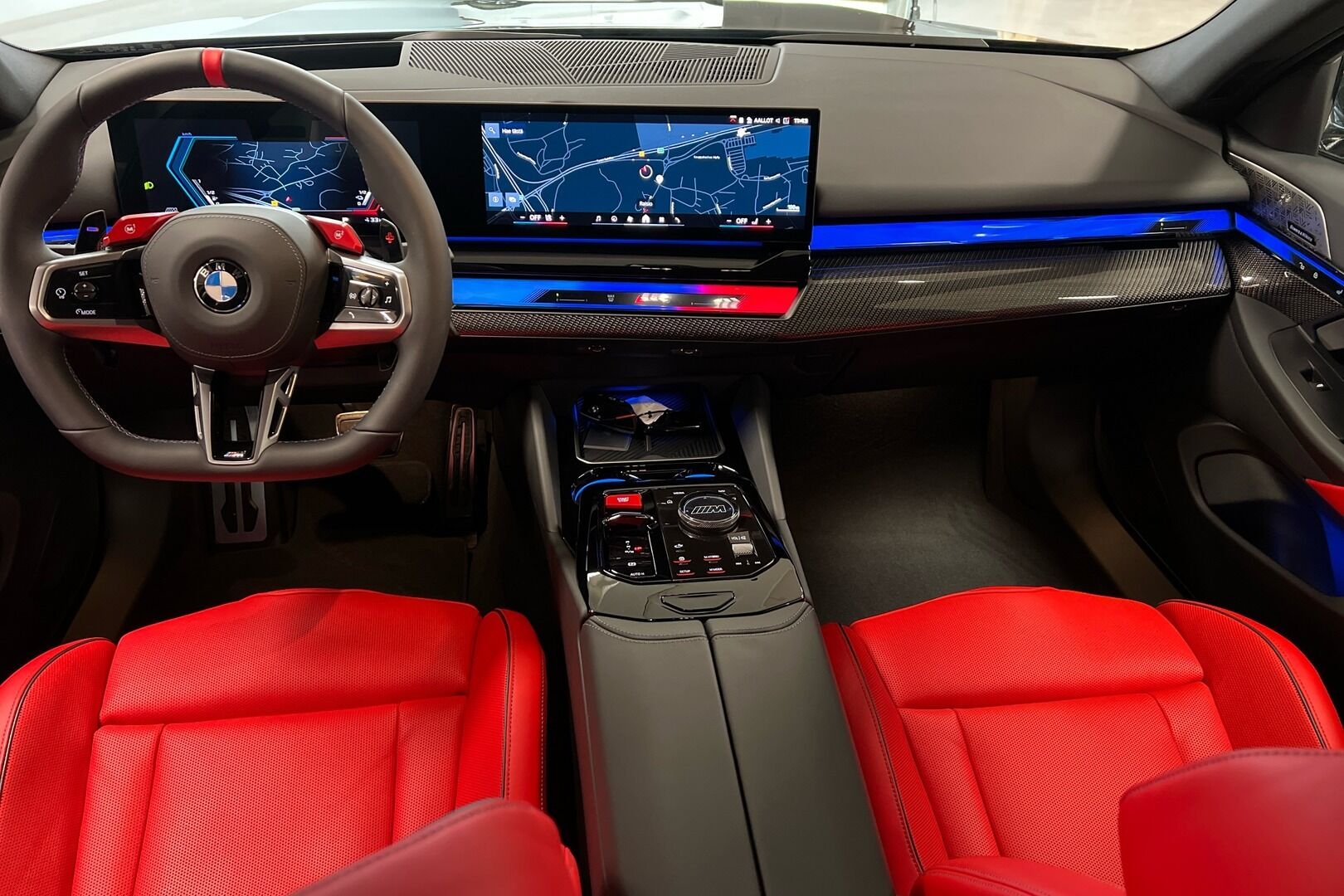 BMW M5 iso kuva 6