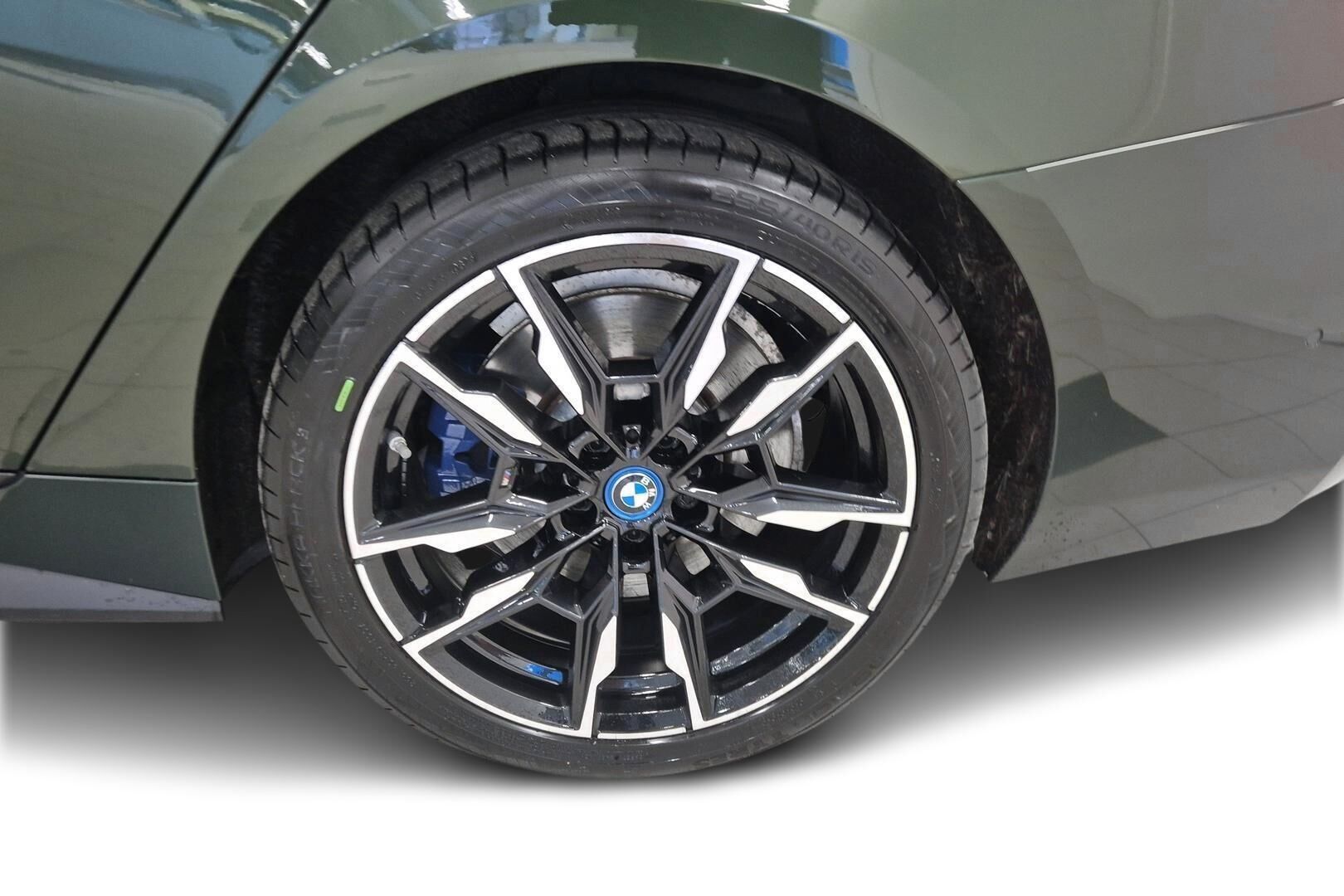 BMW I4 M50 iso kuva 10