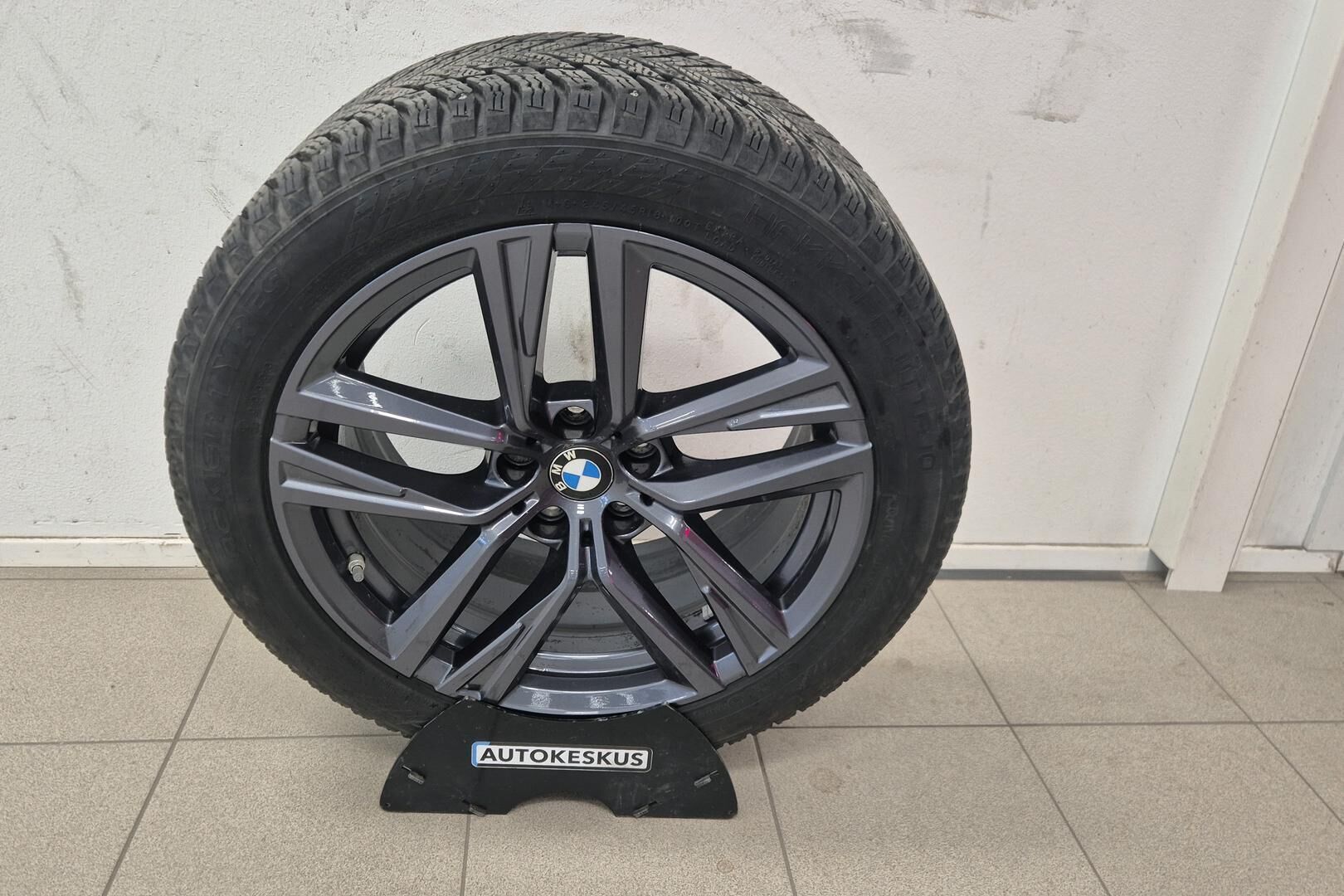 BMW I4 M50 iso kuva 21