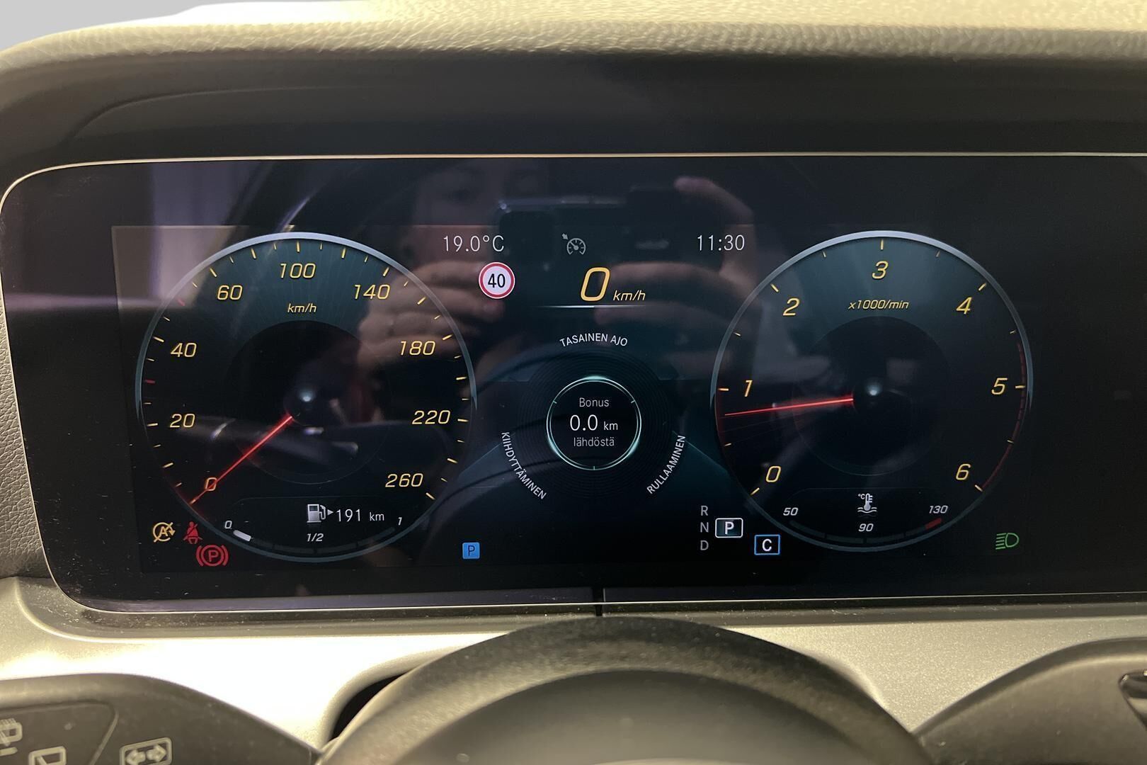 Mercedes-Benz E iso kuva 14