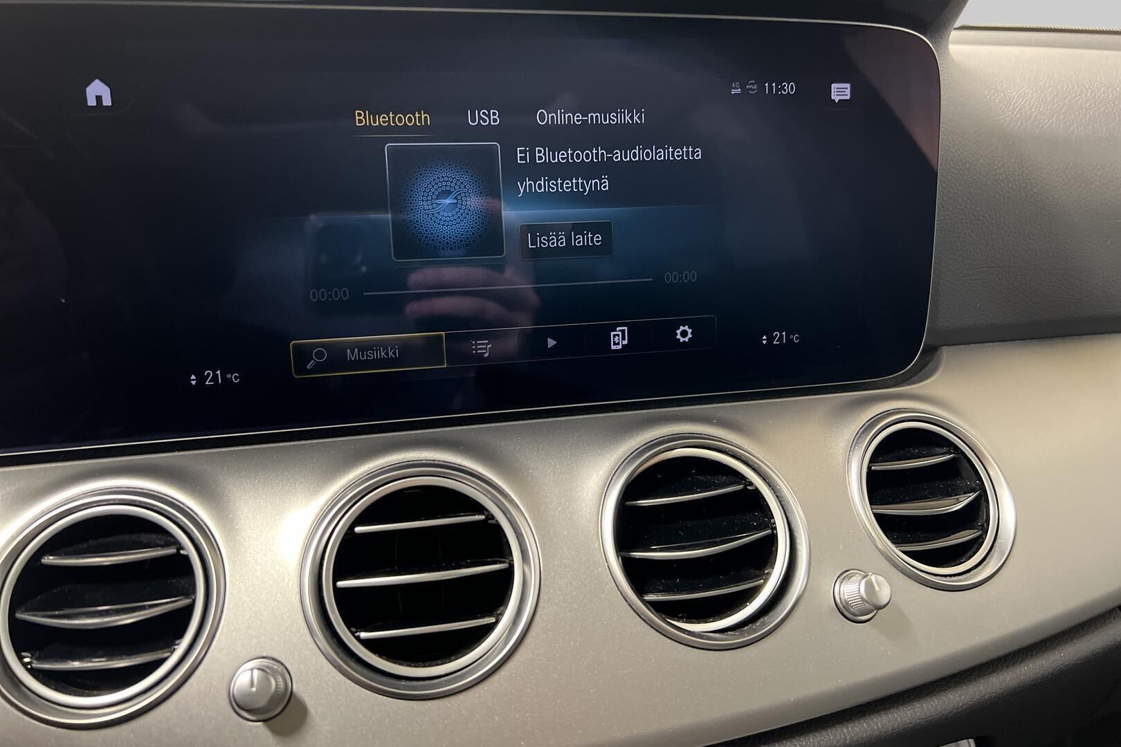 Mercedes-Benz E iso kuva 15