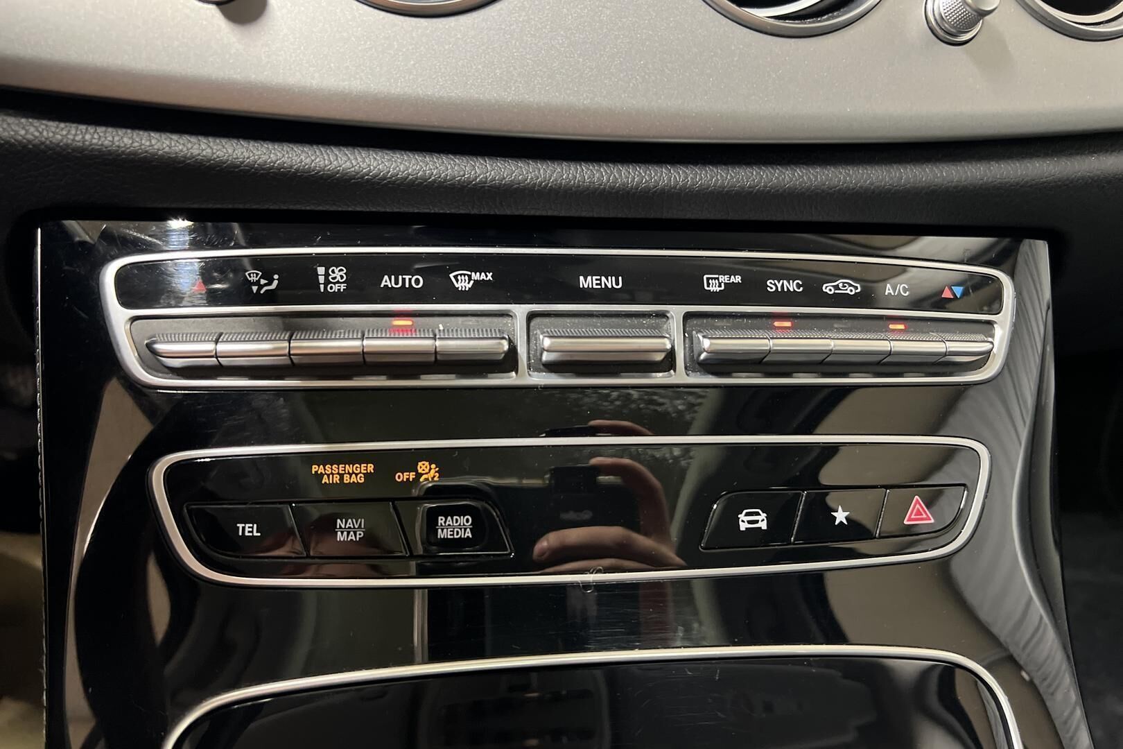 Mercedes-Benz E iso kuva 16