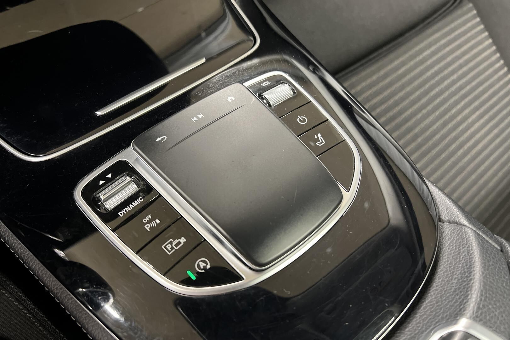 Mercedes-Benz E iso kuva 17