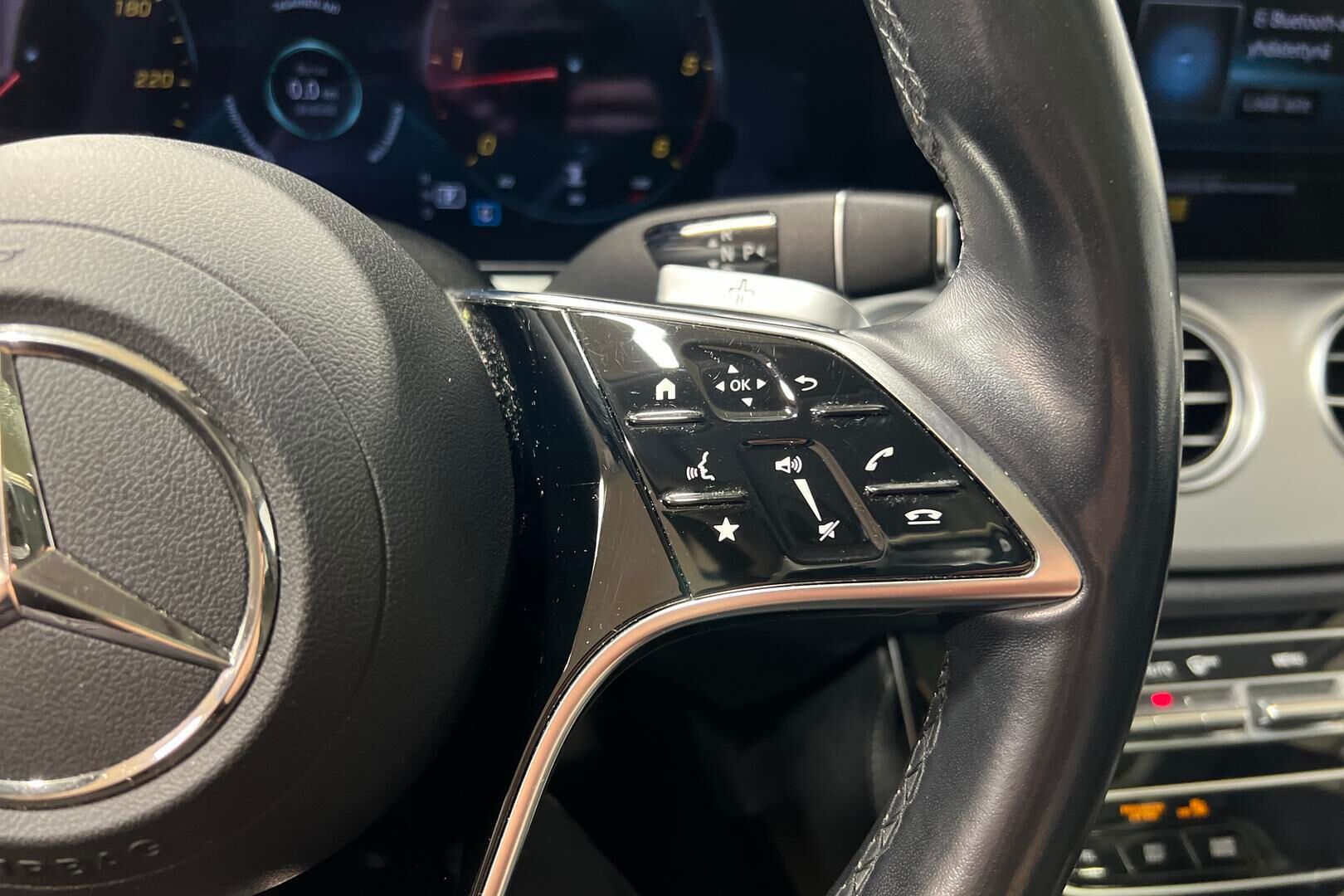 Mercedes-Benz E iso kuva 19