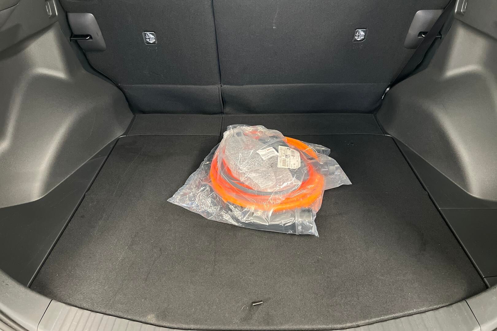 Toyota bZ4X iso kuva 9