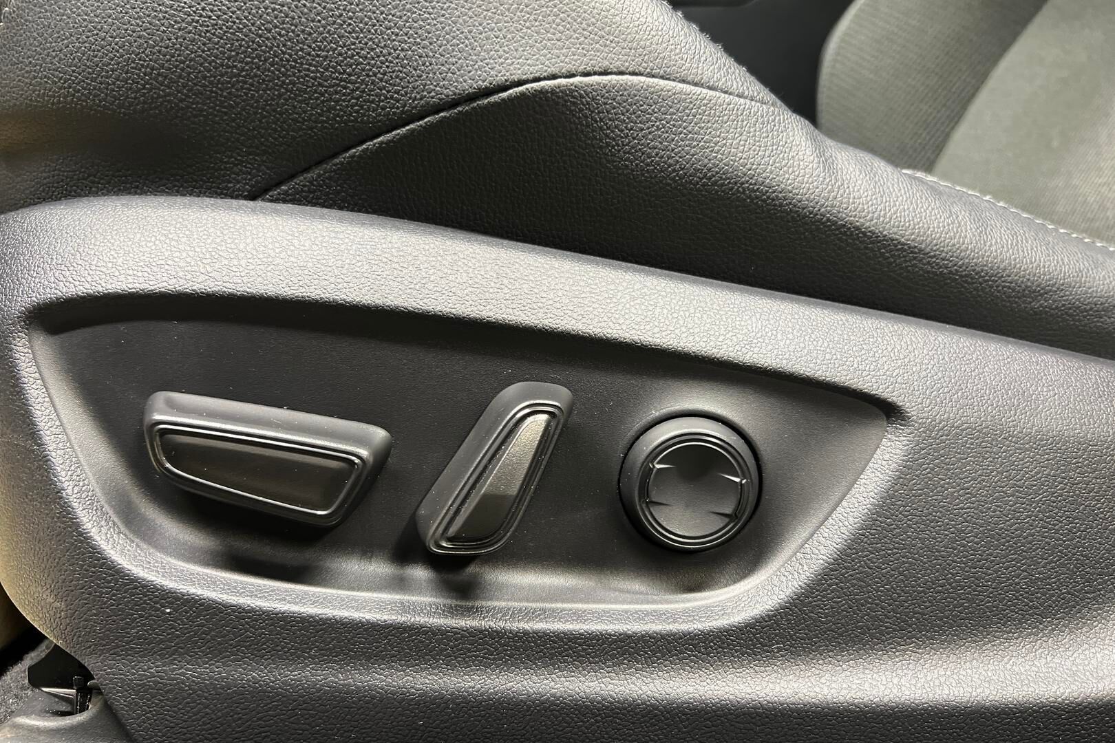 Toyota bZ4X iso kuva 11