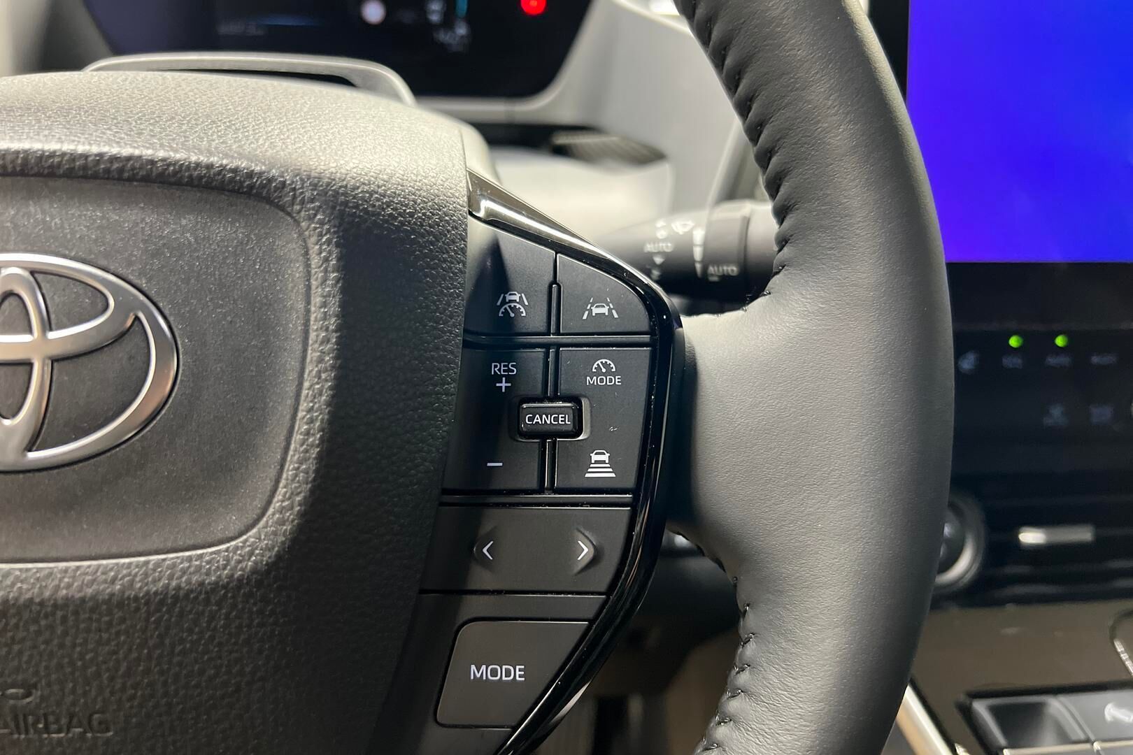 Toyota bZ4X iso kuva 15