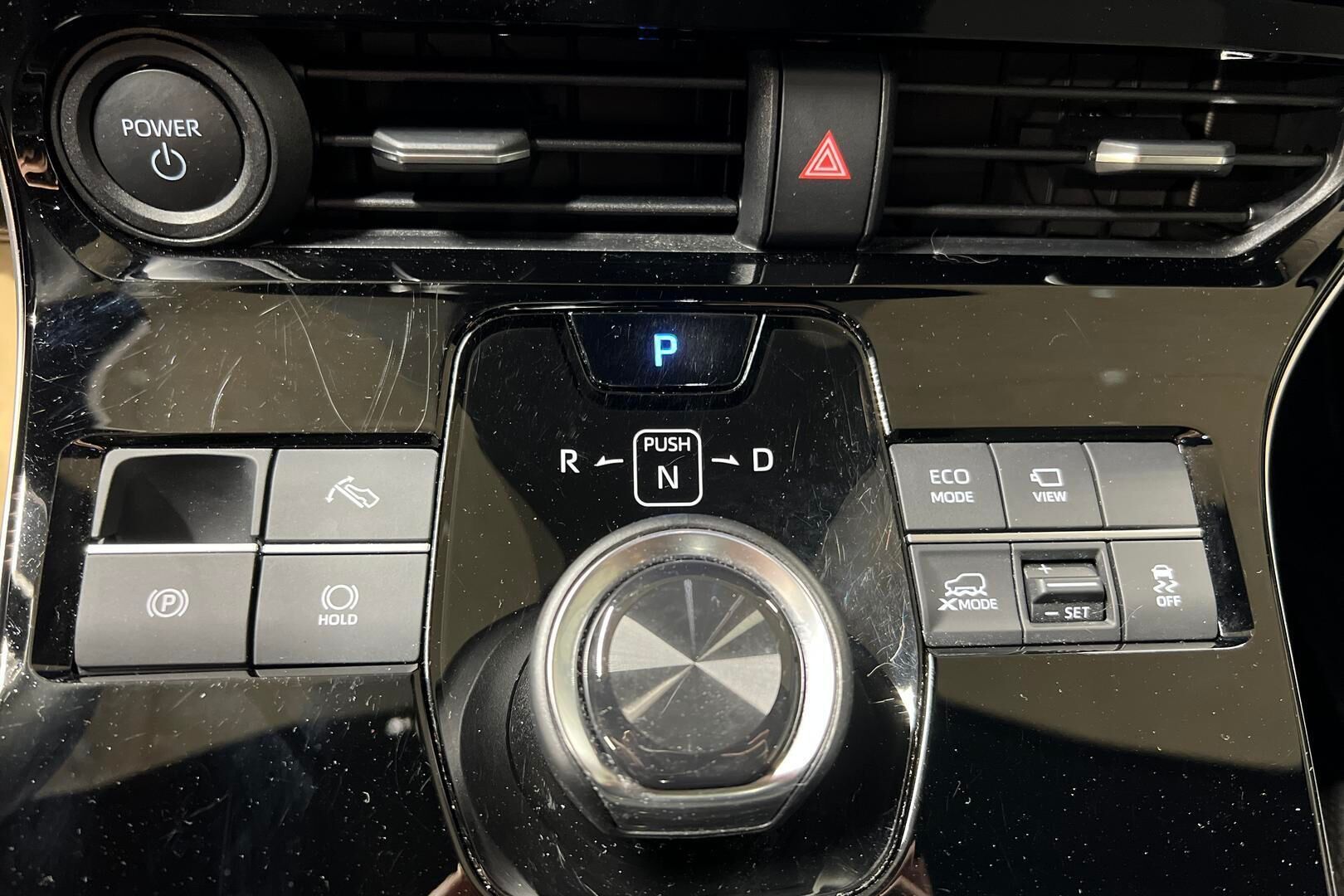 Toyota bZ4X iso kuva 21