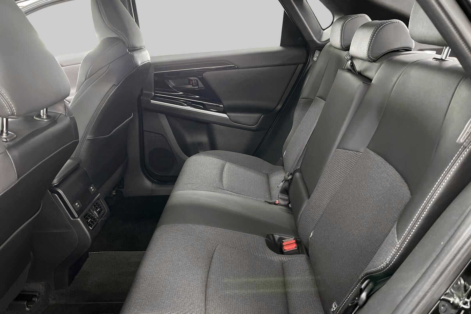 Toyota bZ4X iso kuva 20