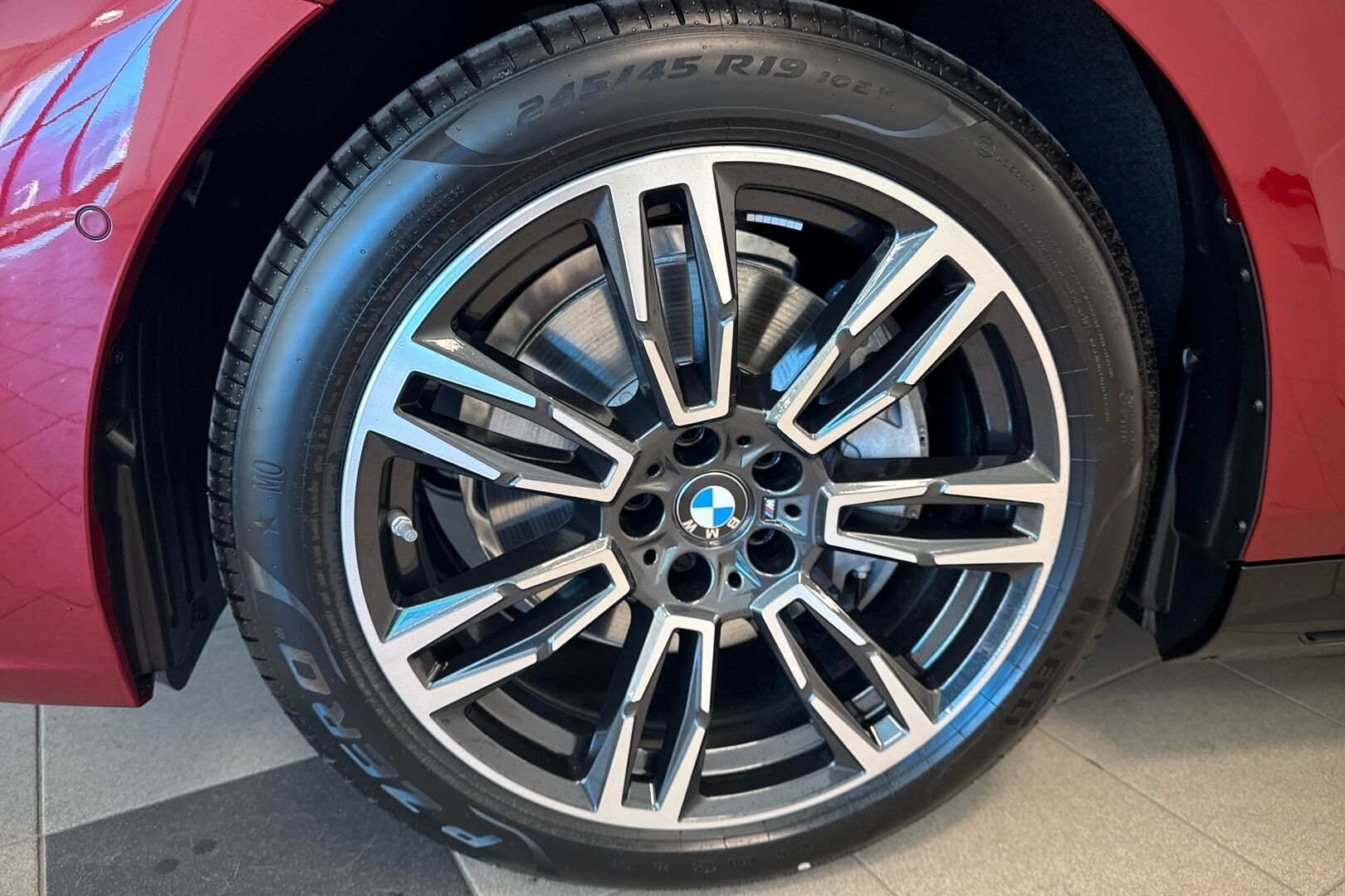 BMW i5 iso kuva 10