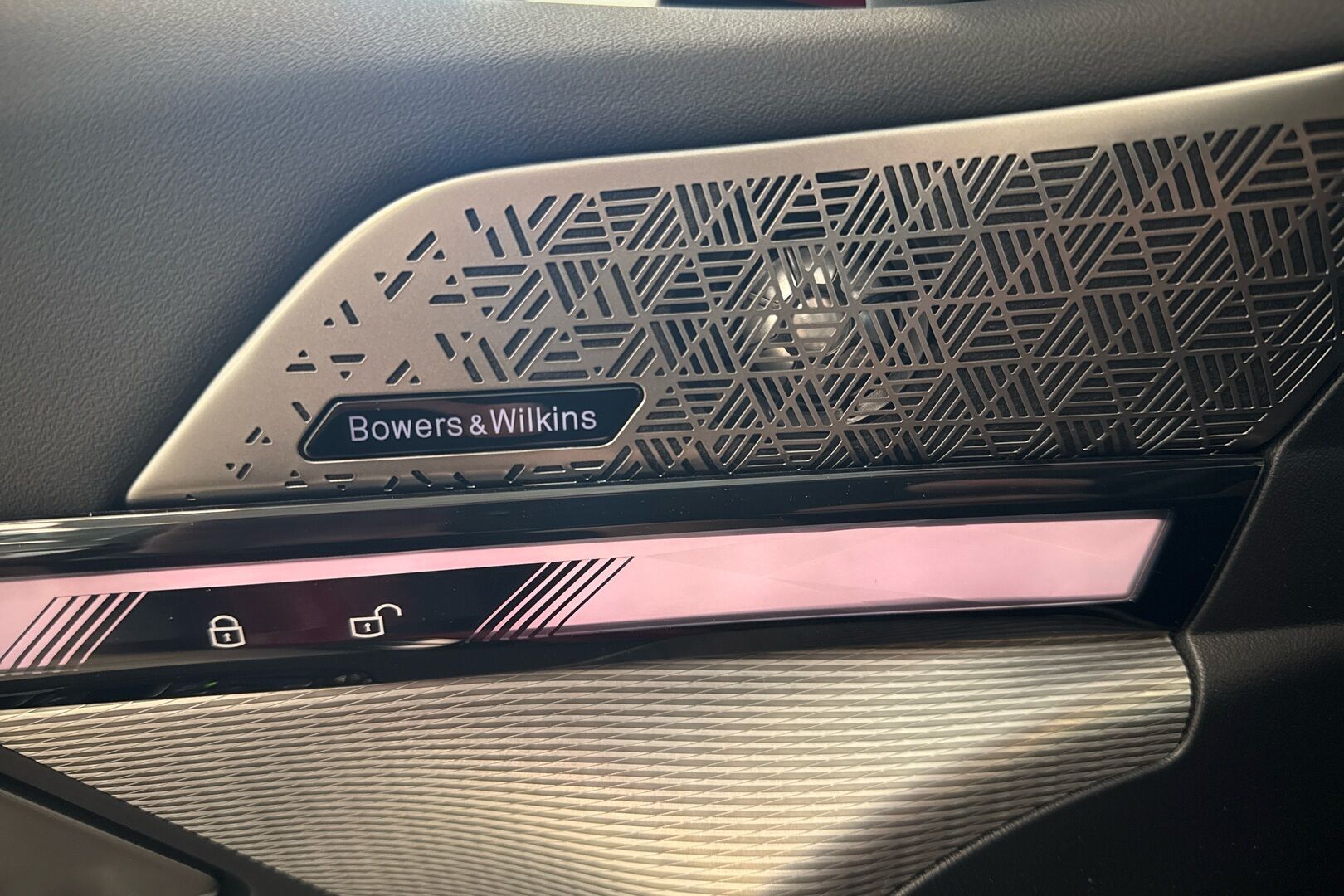 BMW i5 iso kuva 14
