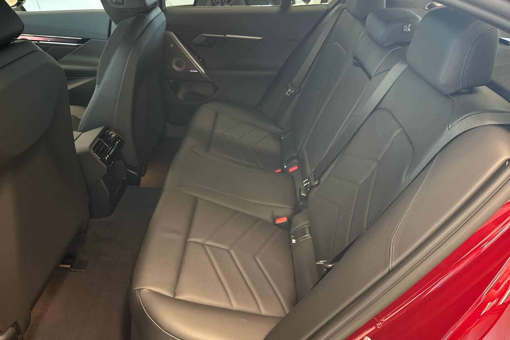 BMW i5 iso kuva 8