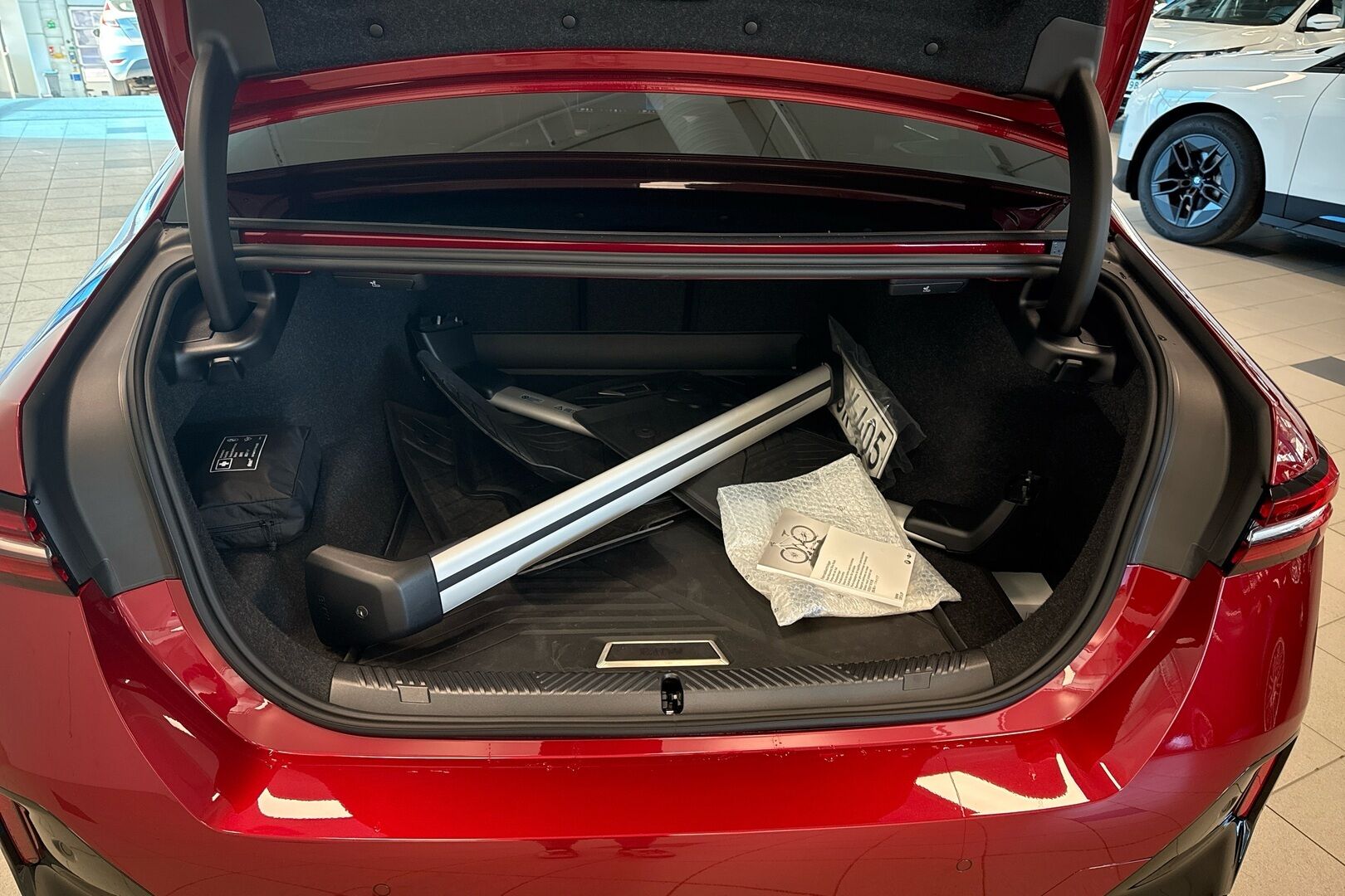 BMW i5 iso kuva 9