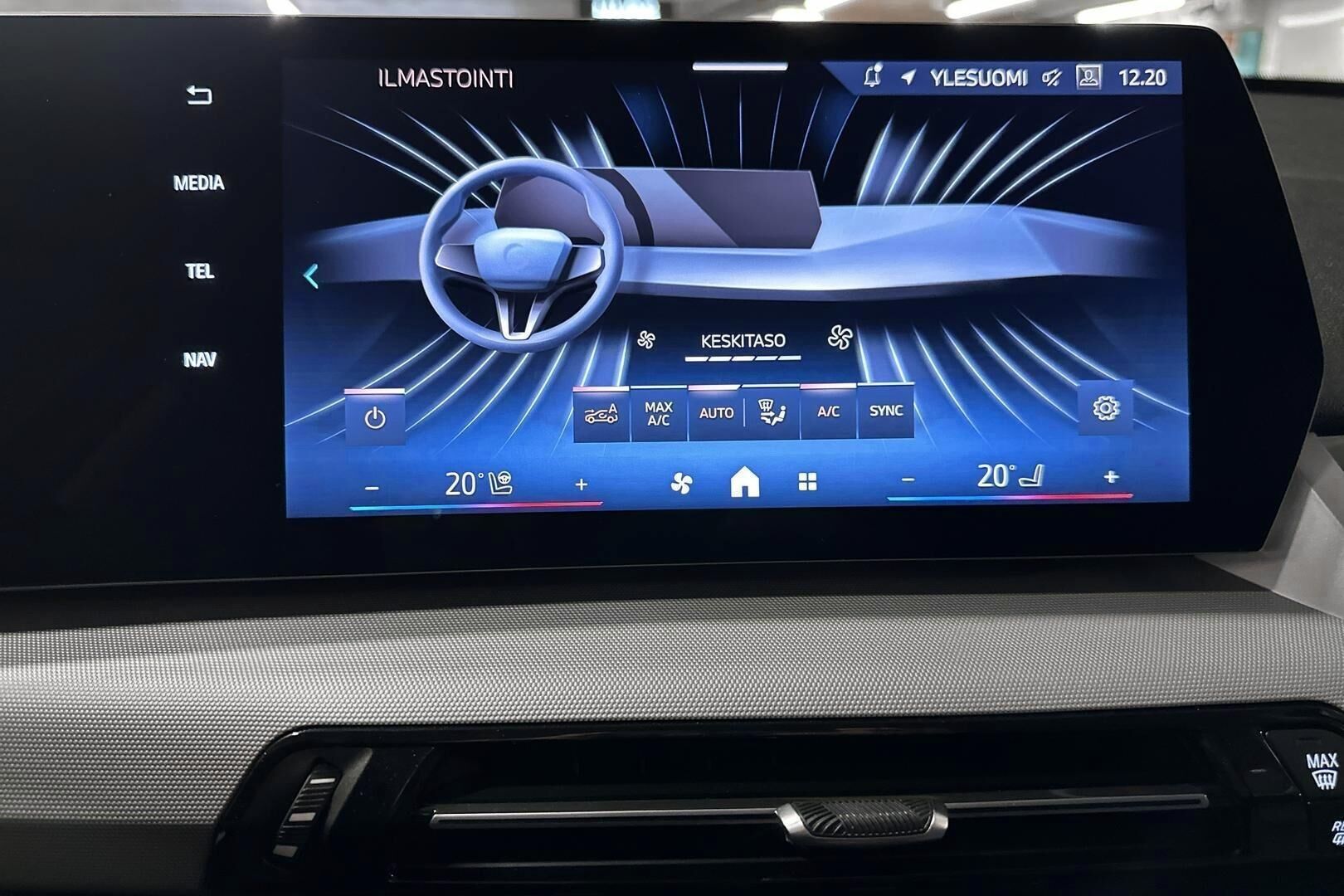 BMW X1 iso kuva 16