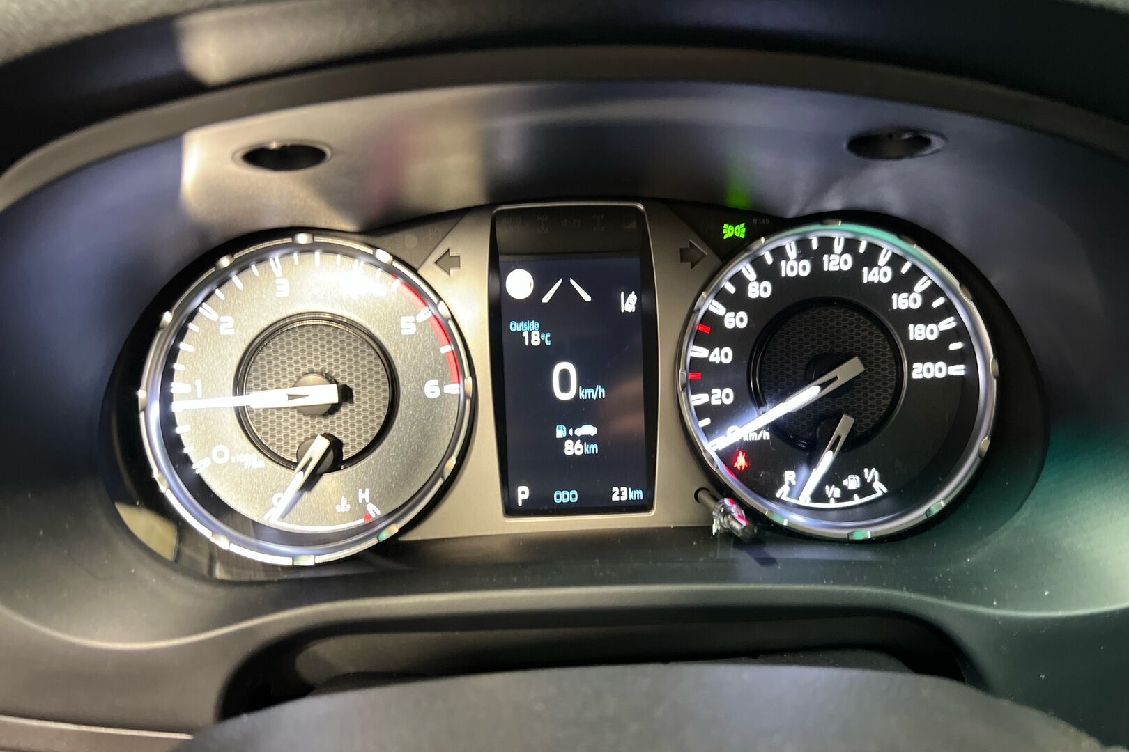 Toyota Hilux iso kuva 10