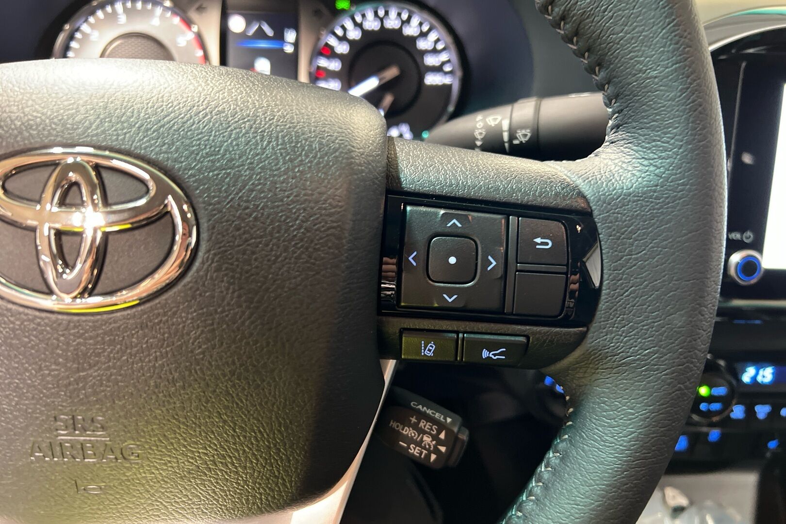 Toyota Hilux iso kuva 14