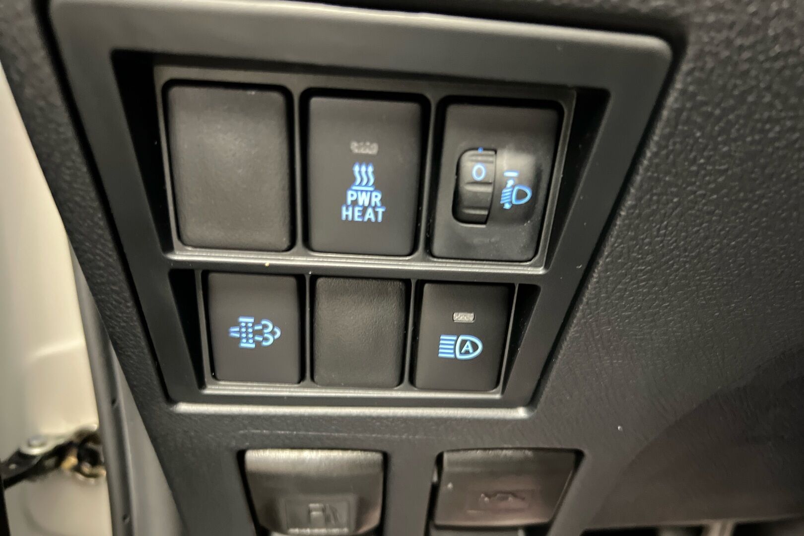 Toyota Hilux iso kuva 15