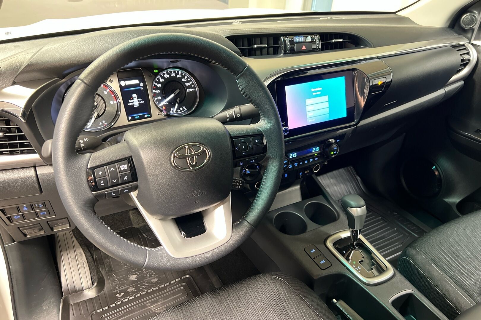 Toyota Hilux iso kuva 5