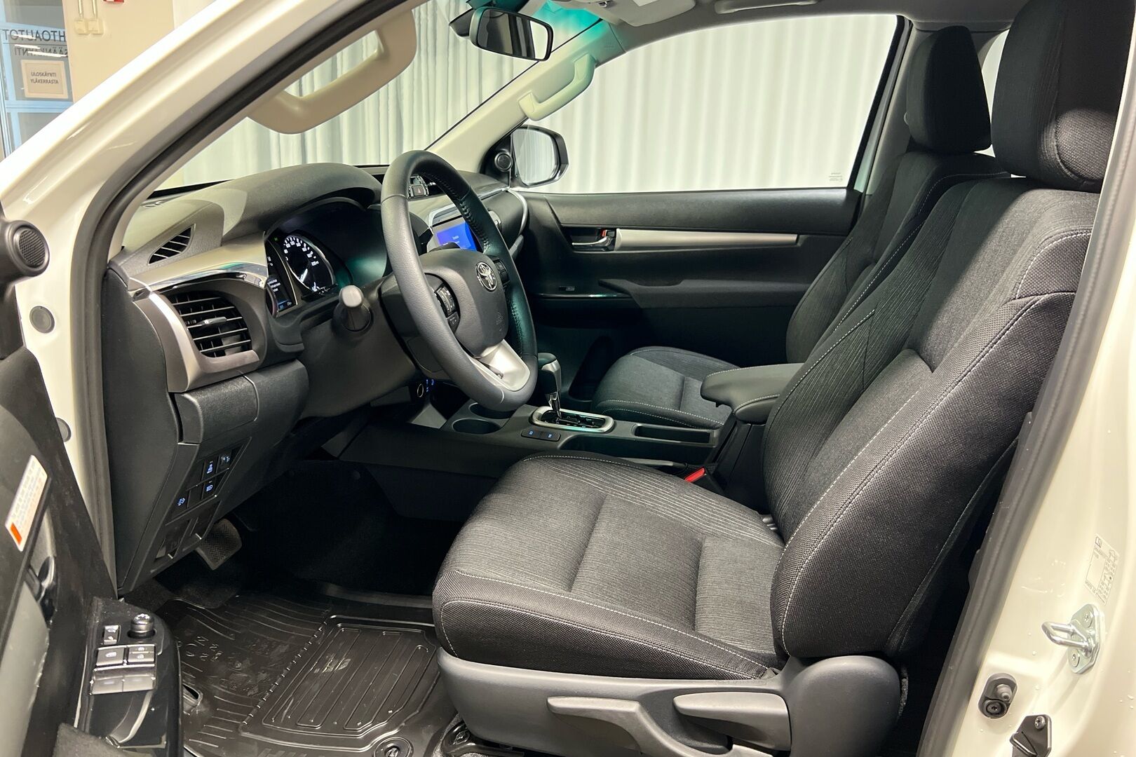 Toyota Hilux iso kuva 6