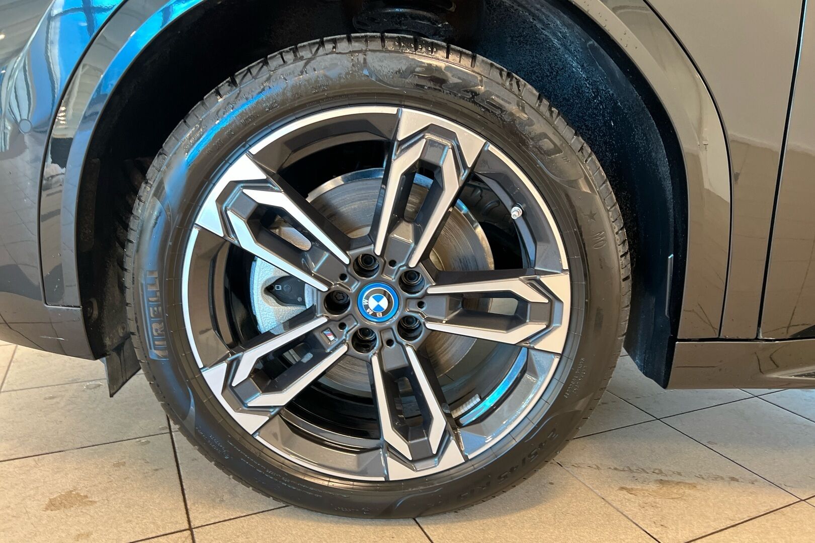 BMW IX2 iso kuva 11